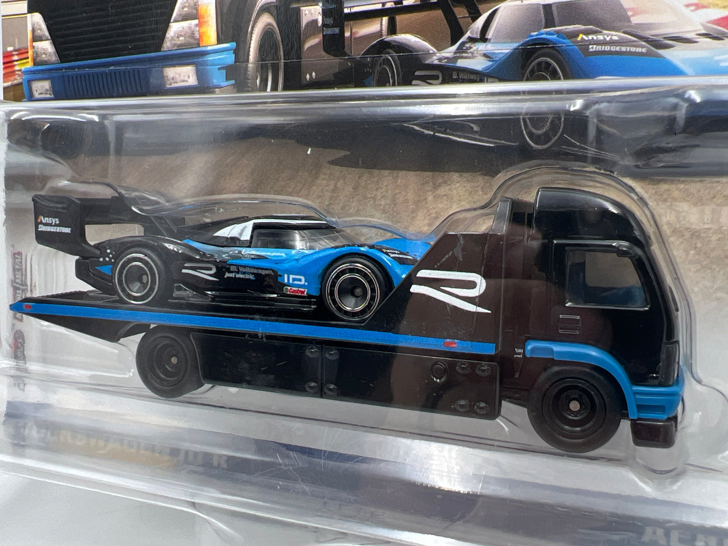 Hot Wheels Team Transport #35 Volkswagen ID R & Aero Lift