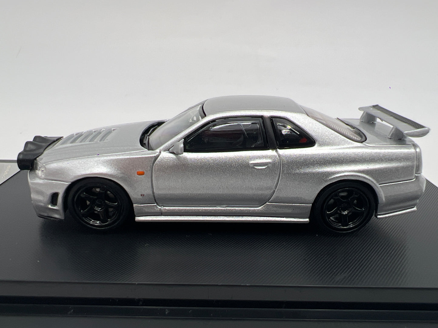 Street Warrior x Ghost Player 1/64 1 of 599 Nissan Skyline GTR BNR34 Z-Tune Silver