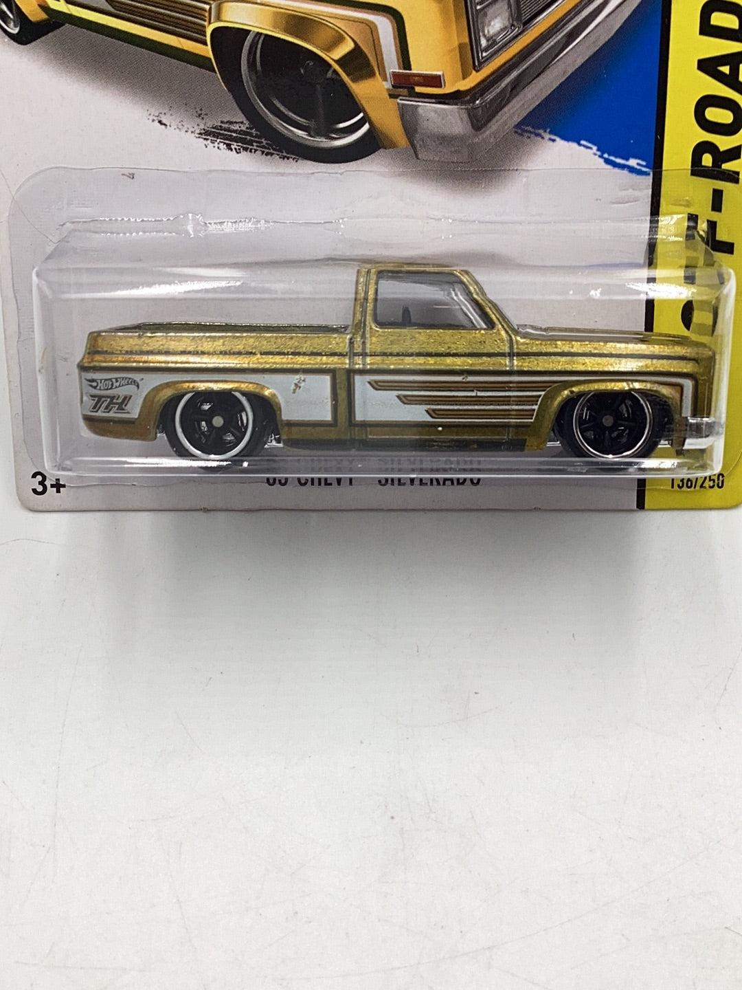 2014 hot wheels Super Treasure Hunt #136 83 Chevy Silverado with protector