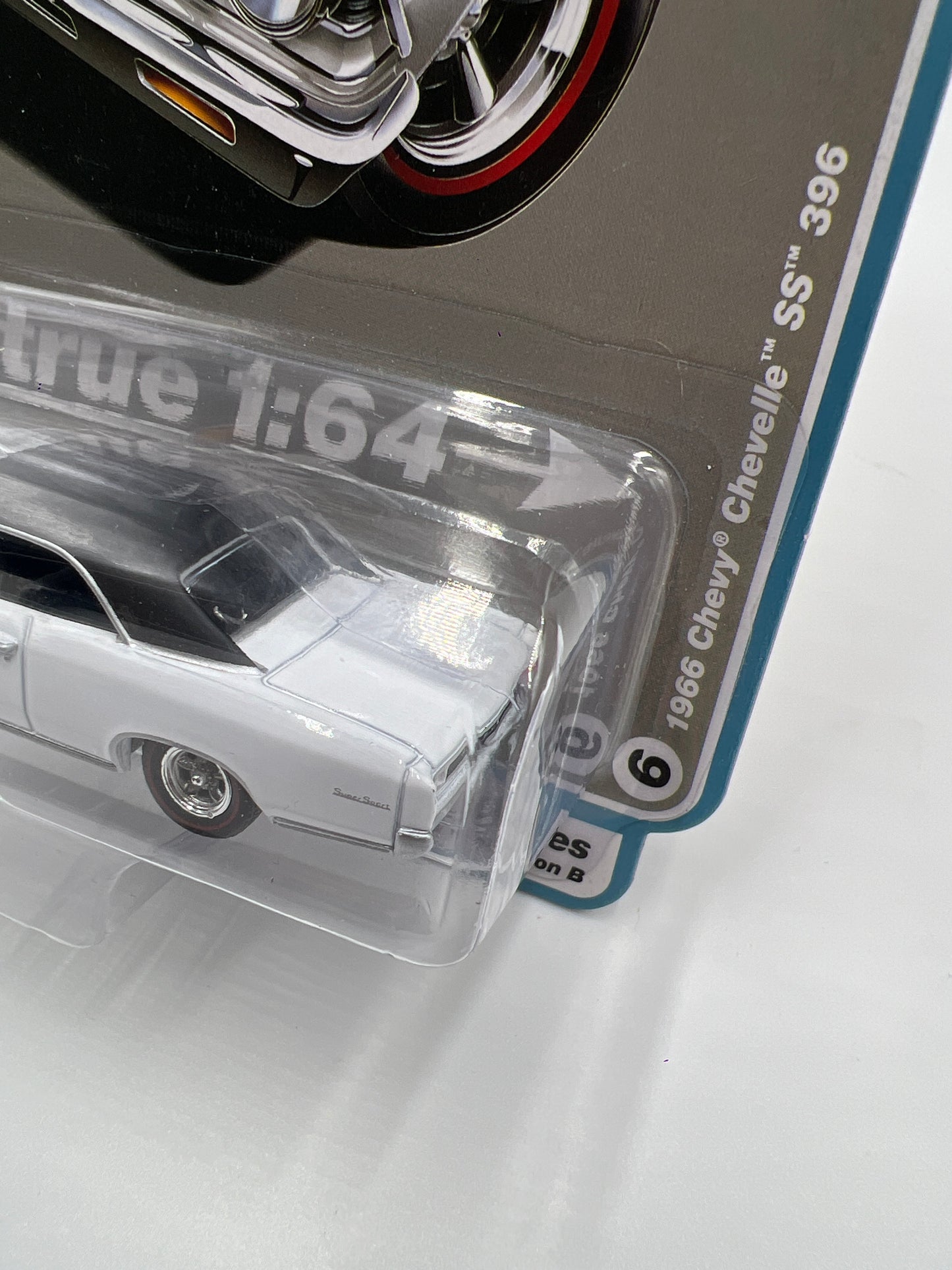 Auto World Vintage Muscle Release 2 Version B 1966 Chevy Chevelle SS 396 Ermine White 183G