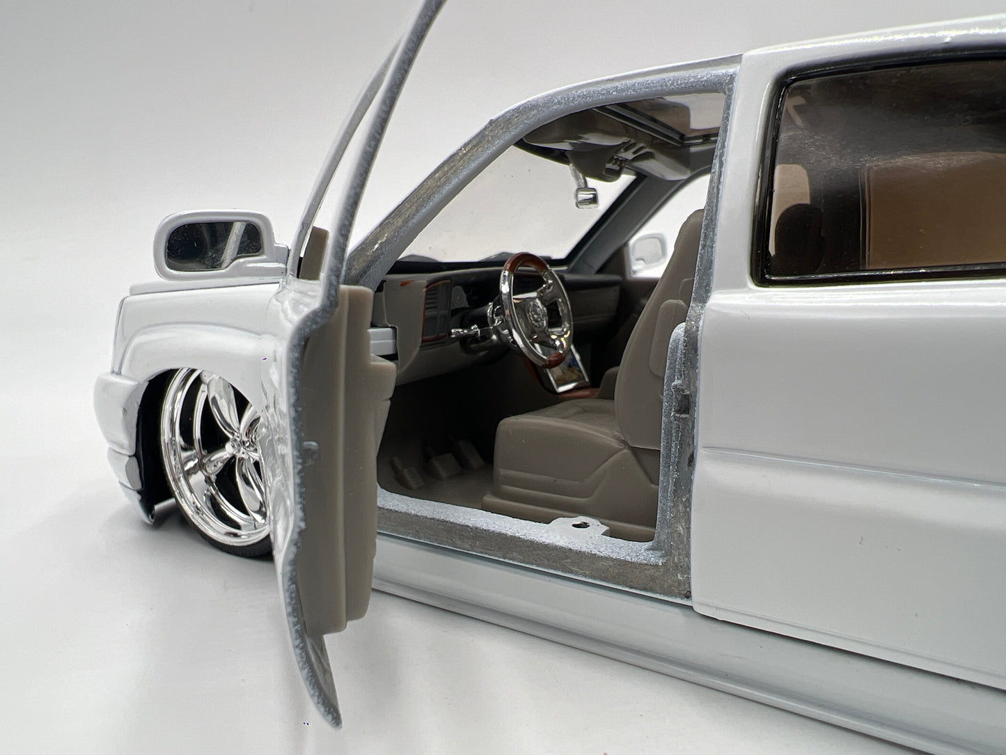 Jada 1/24 Scale Dub City 2002 Cadillac Escalade White Loose