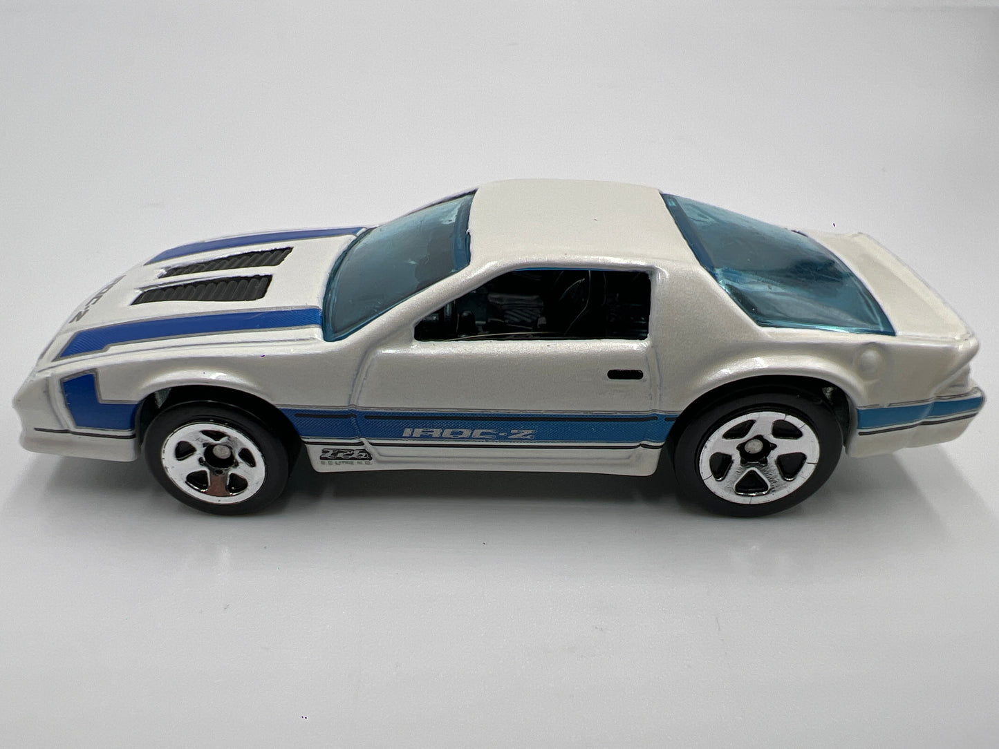 Hot Wheels 1/64 Target Retro Series 85 Chevy Camaro IROC-Z Loose