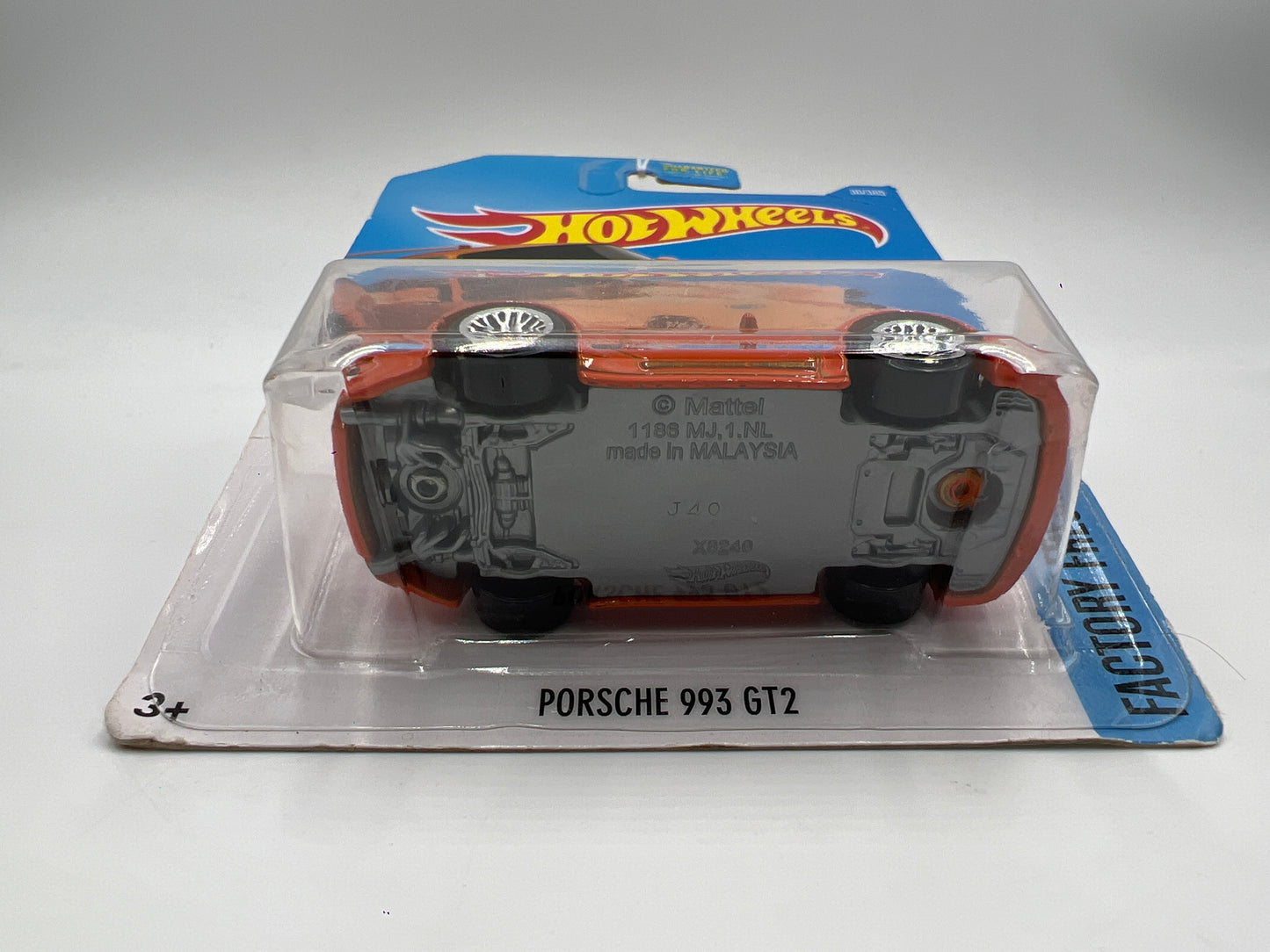 2017 Hot Wheels Factory Fresh #30 Porsche 993 GT2 Orange (Bad Card) 98A