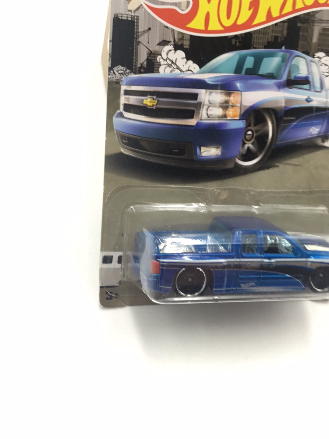 Hot Wheels Truck Series 7/8 Chevy Silverado (Bad Card) BB2