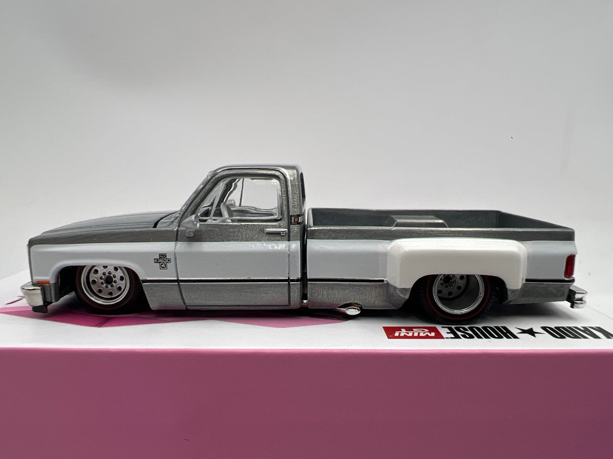 Mini GT x Kaido House #243 CHASE Chevrolet Silverado Dually Vintage Spec V2