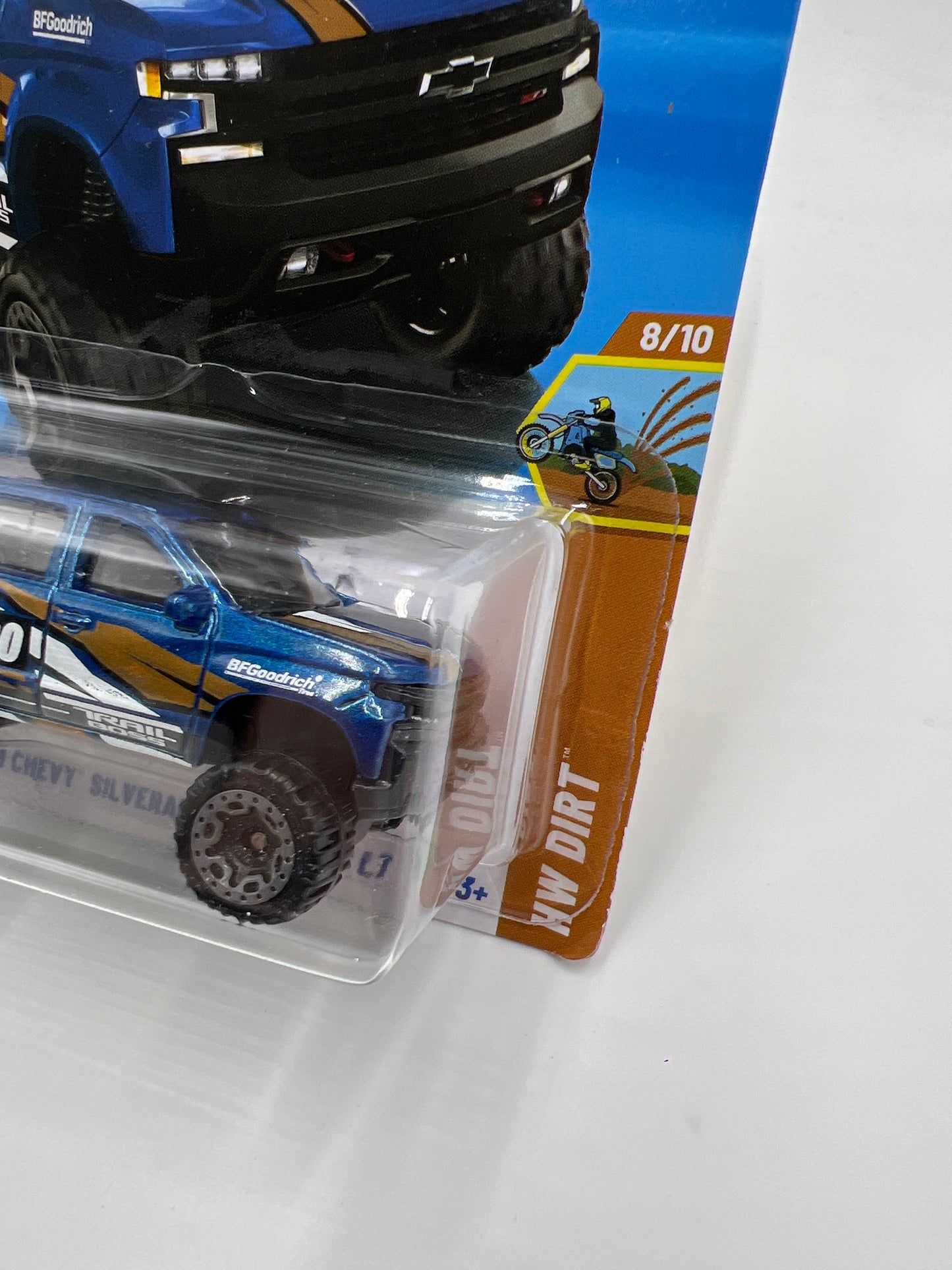 2025 Hot Wheels J Case HW Dirt #152 19 Chevy Silverado Trail Boss LT Blue 17i