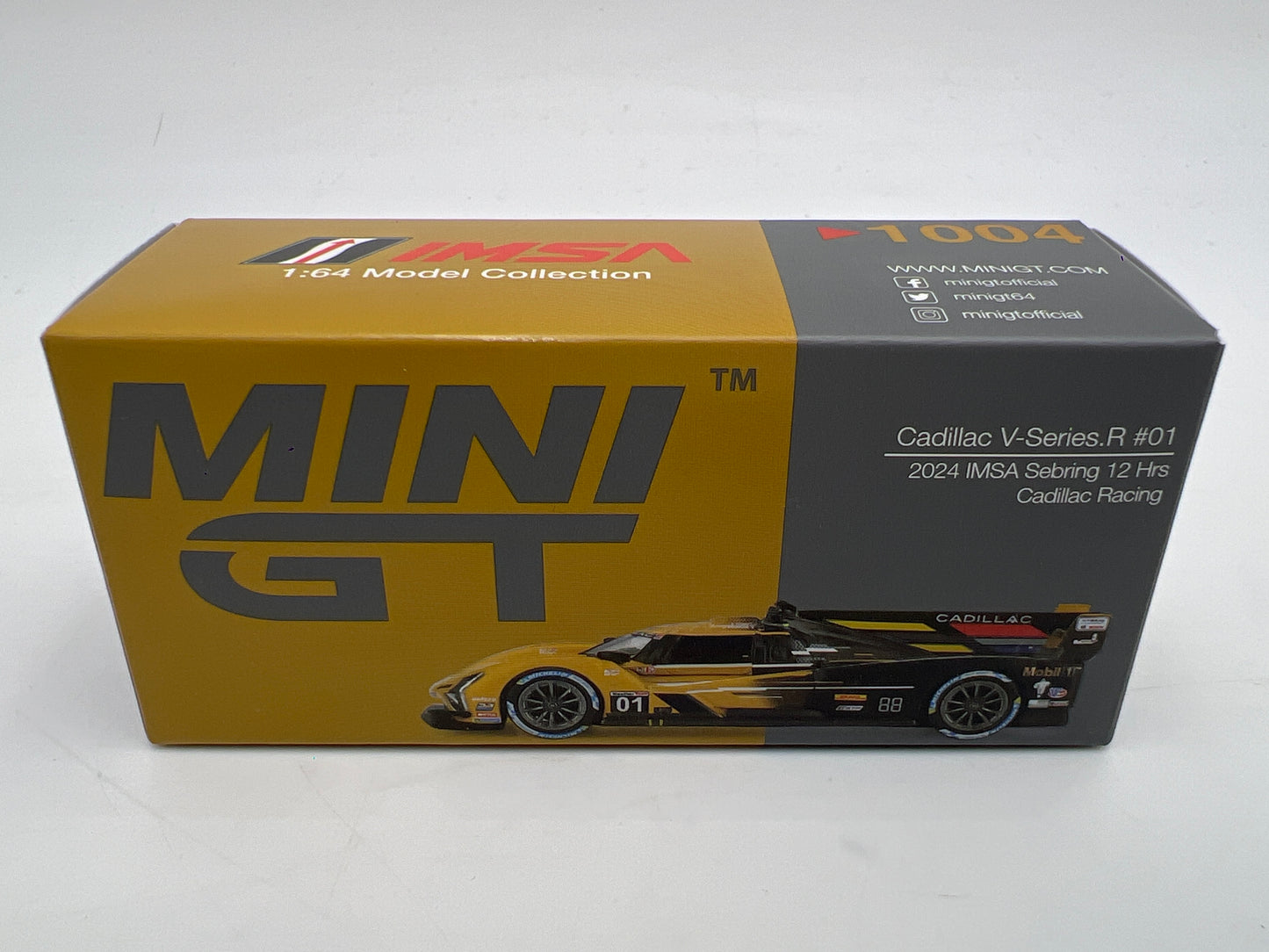 Mini GT #1004 Cadillac V-Series.R #01 2024 IMSA Sebring 12 Hrs Cadillac Racing Mobil 1