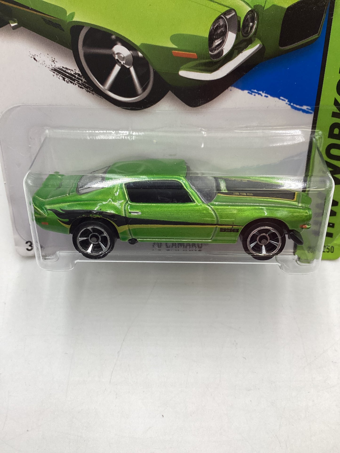 2014 Hot Wheels #231 Green 70 Camaro 18H