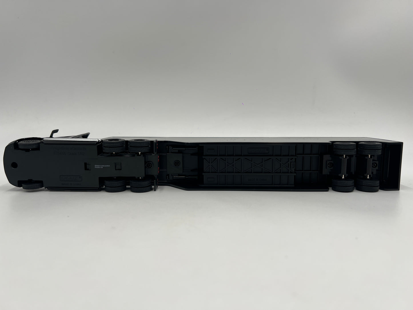 Kinsmart 1/62 Scale Freightliner eCascadia W/Container Black