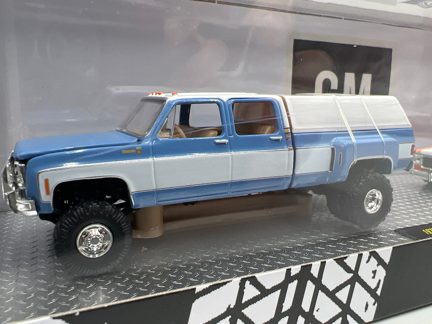 M2 Machines Auto Haulers R92 1975 Chevrolet Silverado 30 4x4 & 1976 GMC Sierra 3500