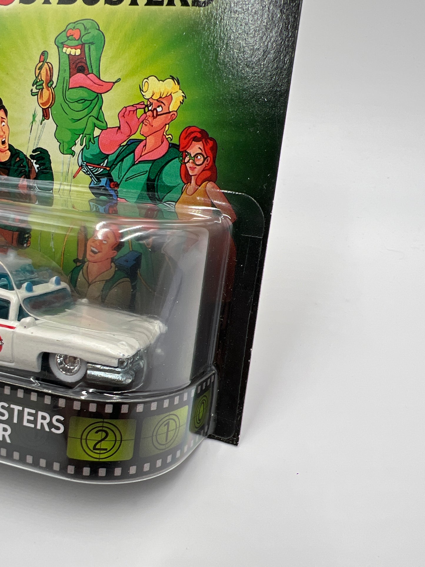 Hot Wheels Retro Entertainment Ghostbusters Ecto-1 Cartoon Car White W/Protector