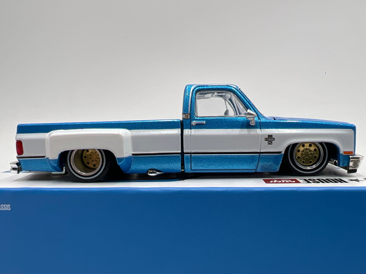 Mini GT Kaido House #192 Chevrolet Silverado Dually Vintage Spec V1 Blue/White