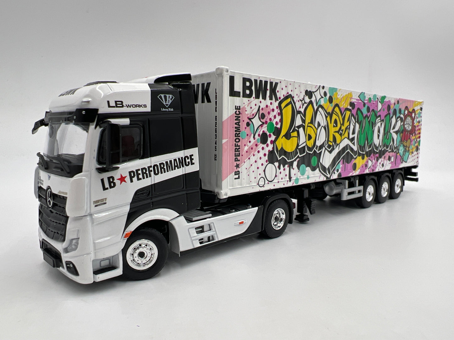 Mini GT #333 Mercedes-Benz Actros W/40ft Container LBWK Kuma Graffiti