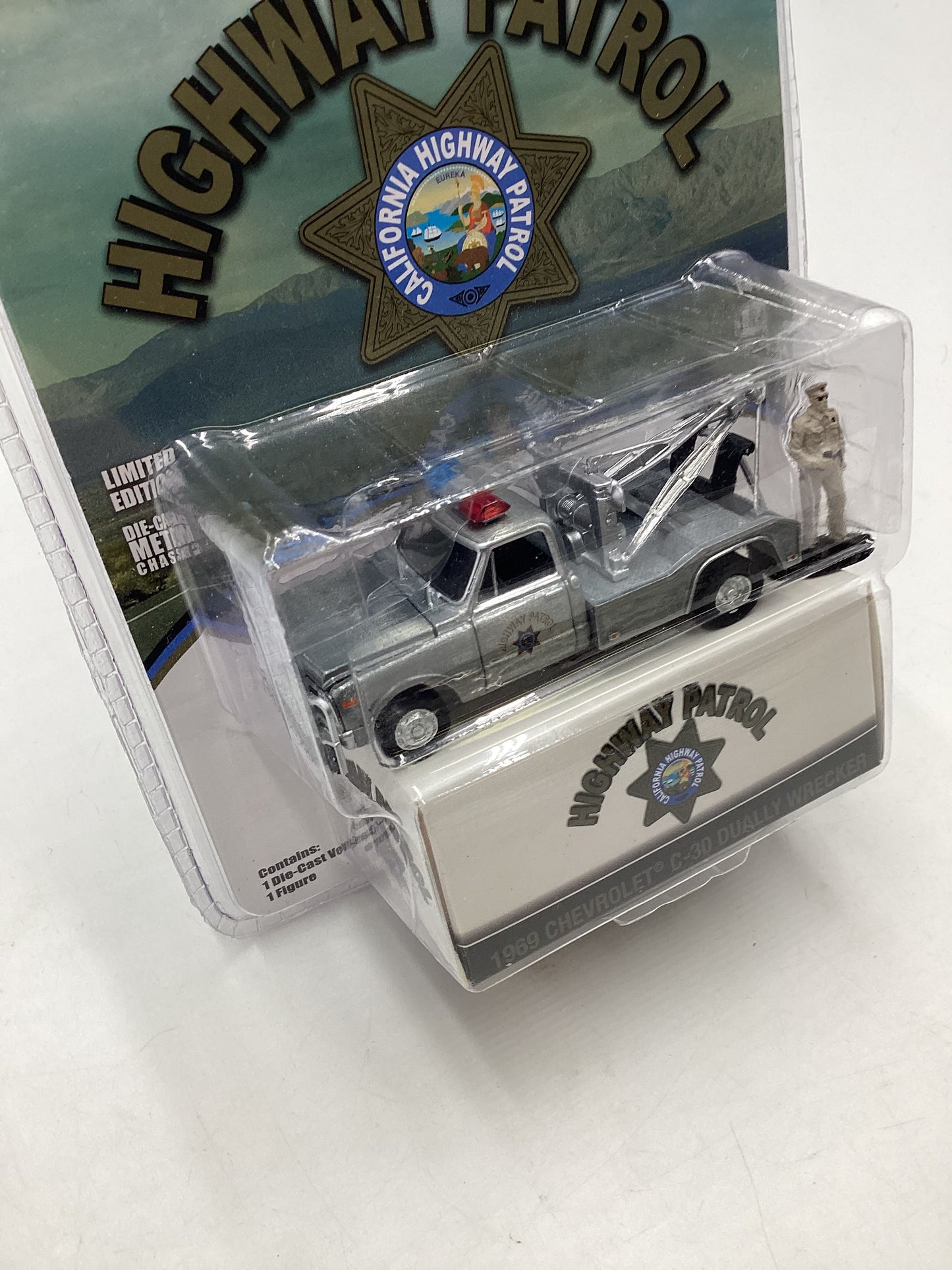 Greenlight Highway Patrol California Raw Chase 1969 Chevrolet C-30 Dually Wrecker