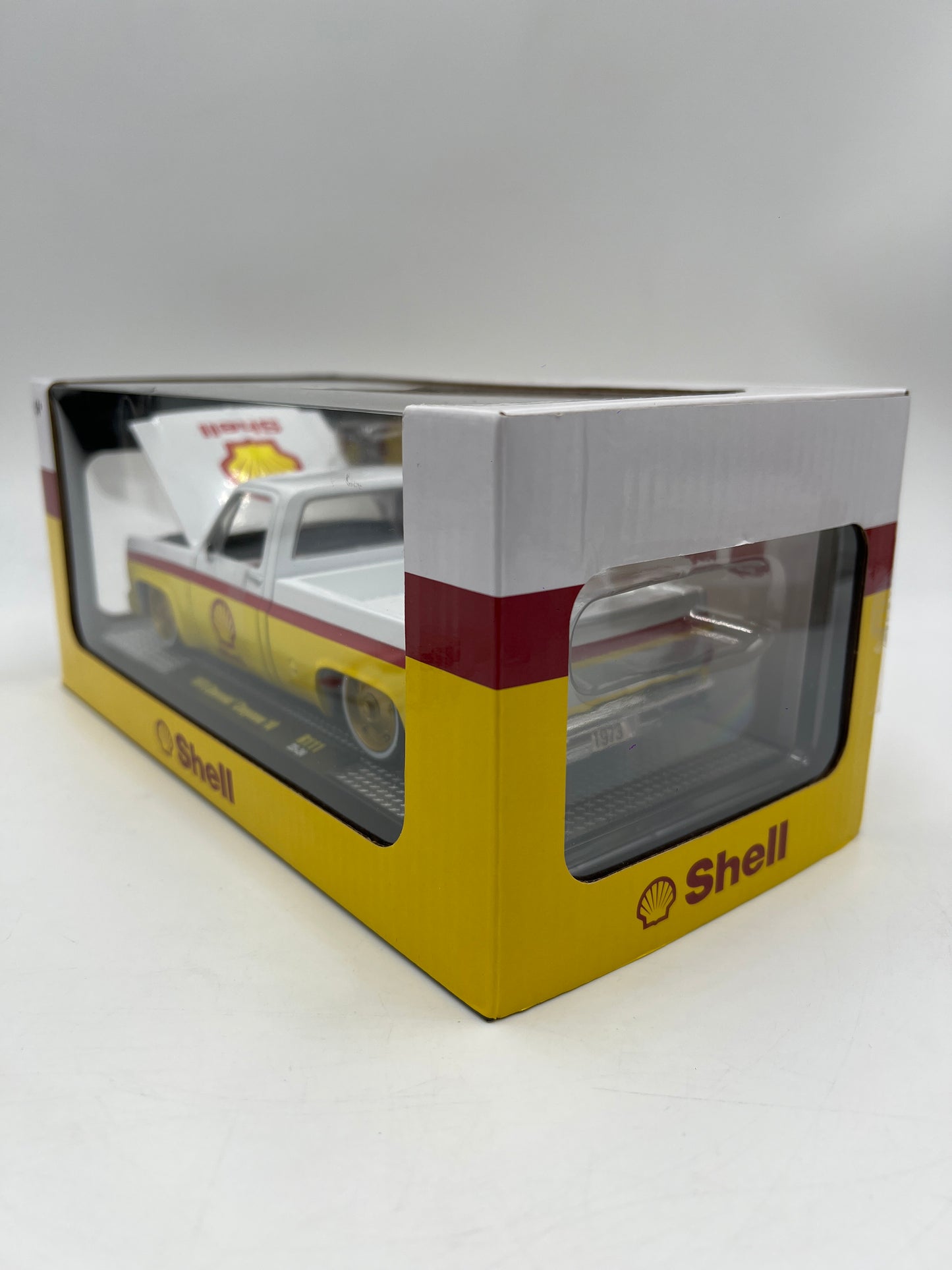 M2 Machines 1/24 Shell 1973 Chevrolet Cheyenne 10 Yellow/White R111 Cracked Blister