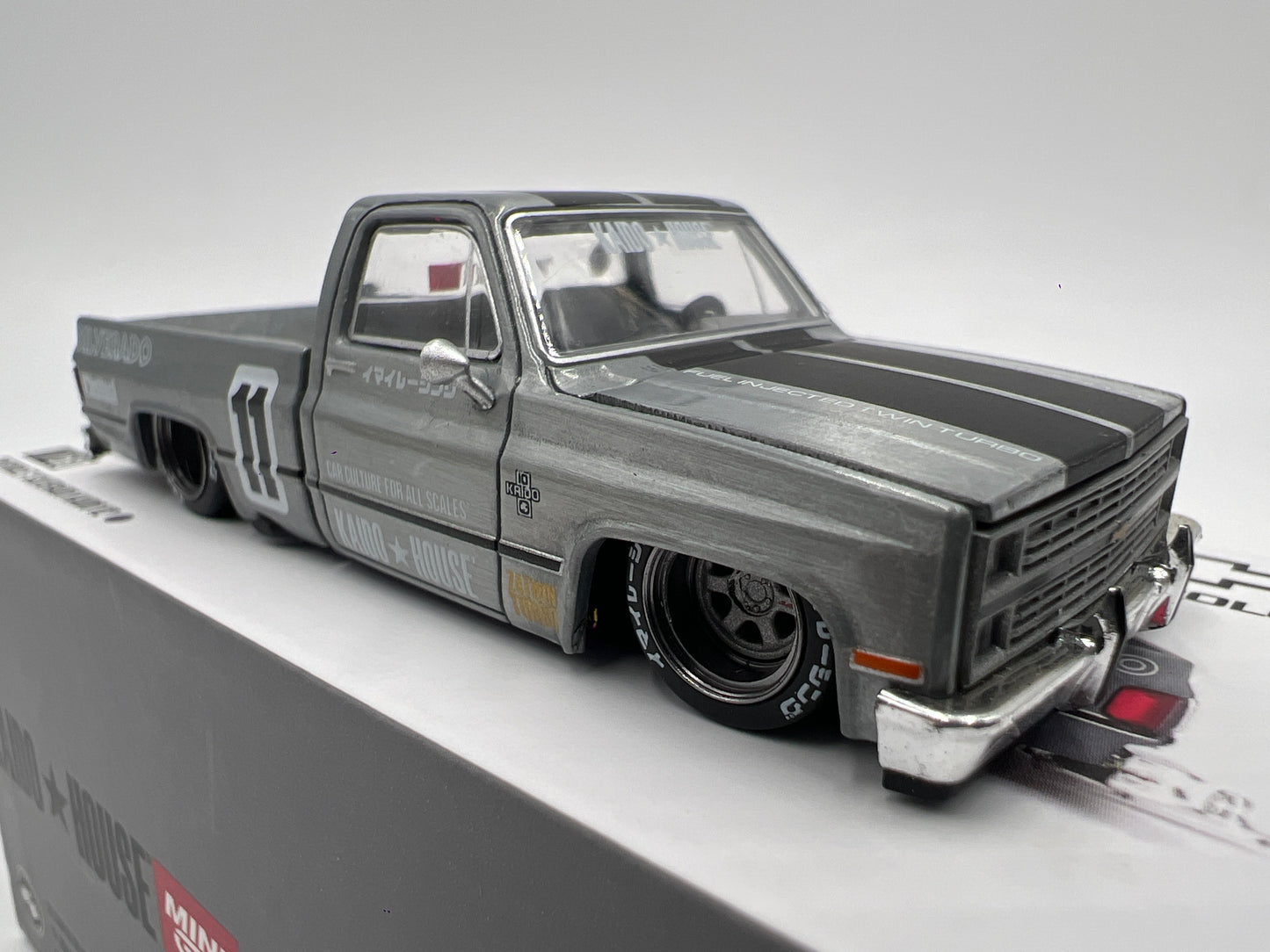Mini GT Kaido House #160 CHASE Chevrolet Silverado Kaido V2