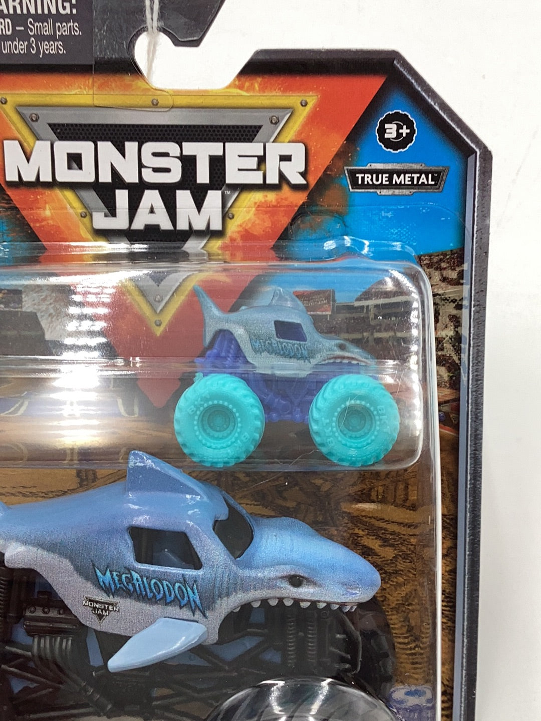 2024 monster jam Megalodon with mini megalodon regalo 134B