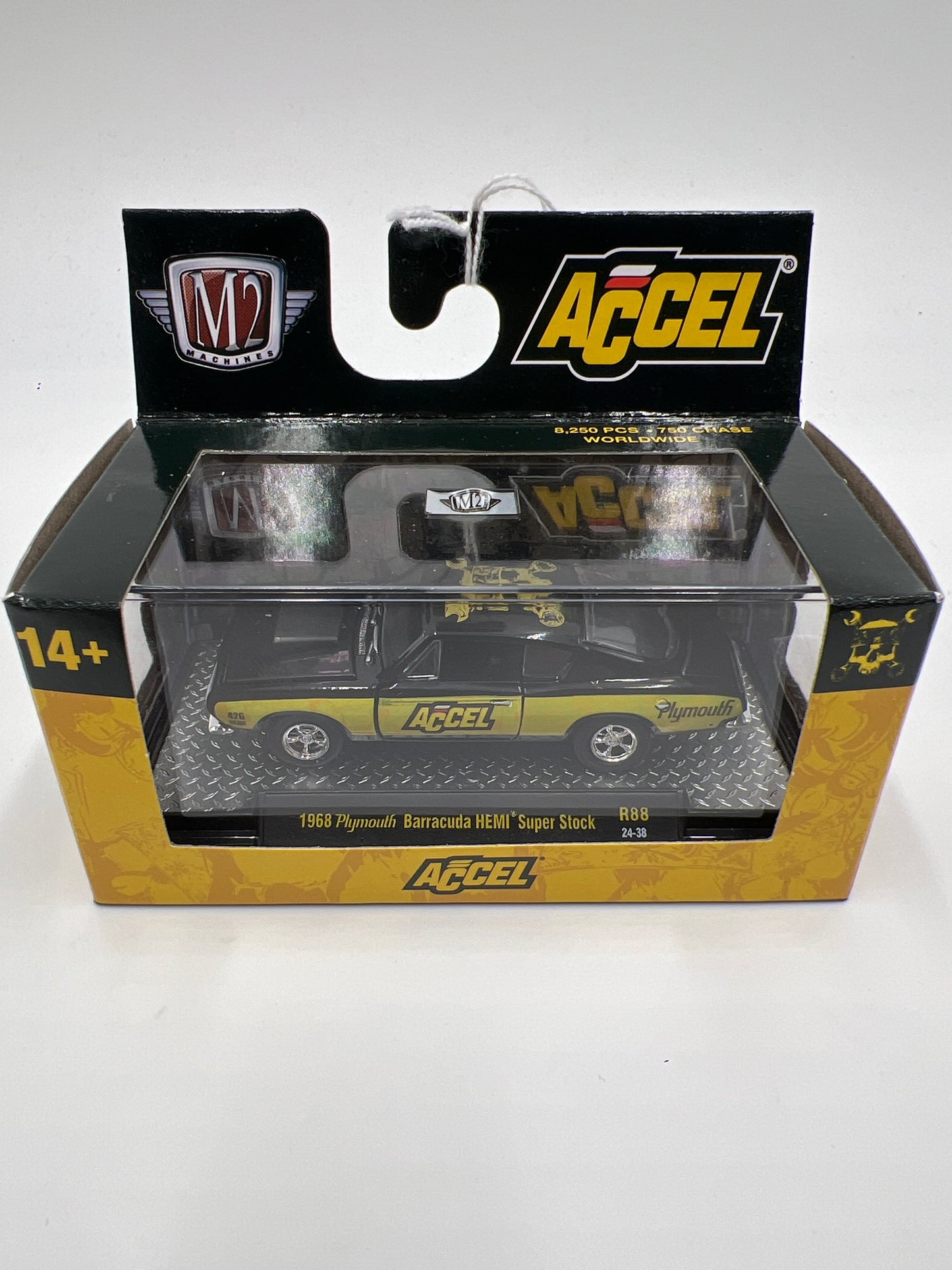 M2 Machines Accel 1968 Plymouth Barracuda Hemi Super Stock Black/Yellow R88