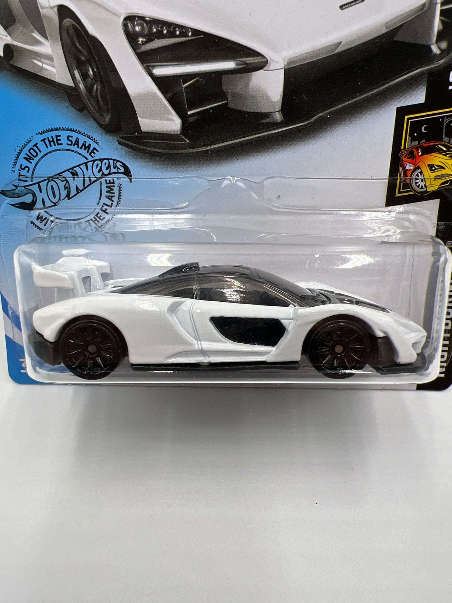 2020 Hot Wheels Nightburnerz #233 McLaren Senna White 106i