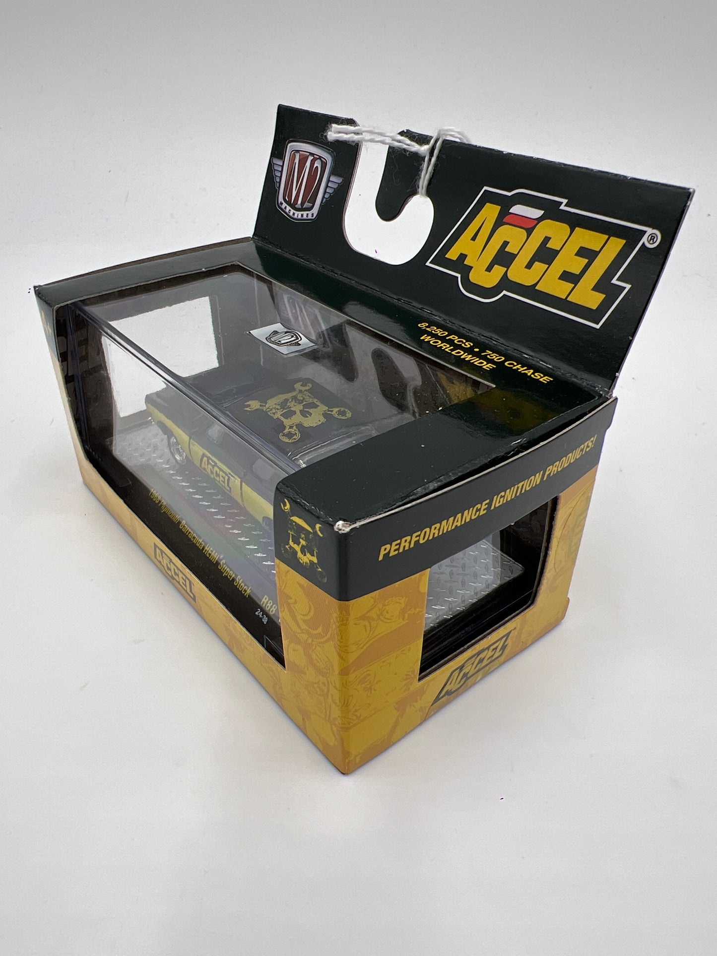 M2 Machines Accel 1968 Plymouth Barracuda Hemi Super Stock Black/Yellow R88