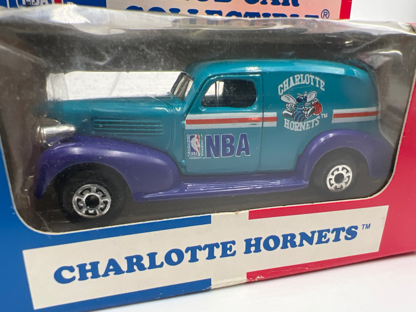 Matchbox 1995 NBA Club Car Collectible MB245 Model 39 Chevy Charlotte Hornets Blue (Cracked Blister)