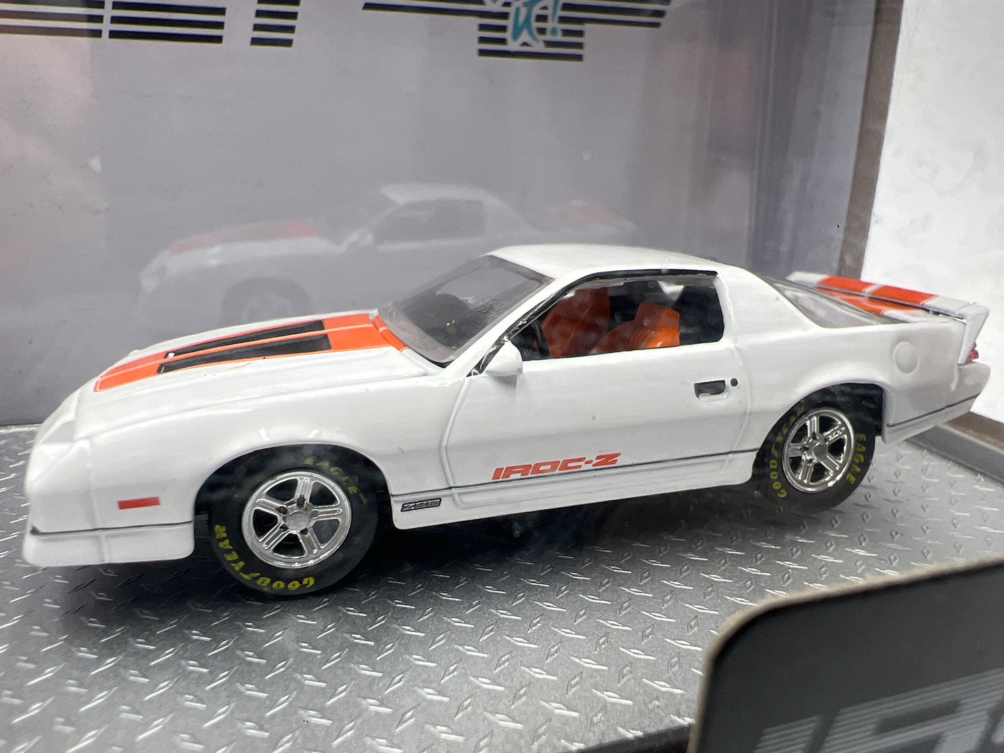 M2 Machines Walmart Exclusive Todays Chevrolet 1985 Chevrolet Camaro IROC-Z 3 Pack S39