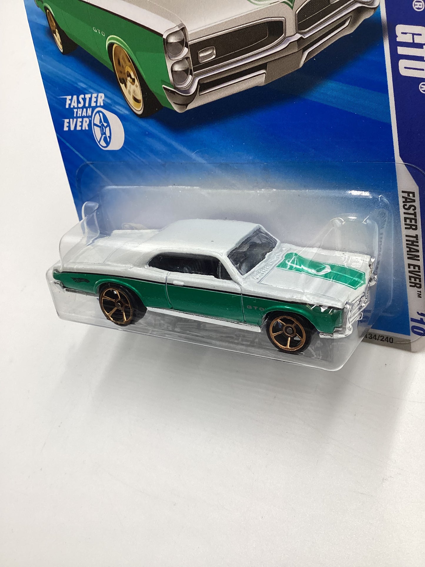 2010 Hot Wheels #134 ‘67 Pontiac GTO Green/White Faster Than Ever 59F