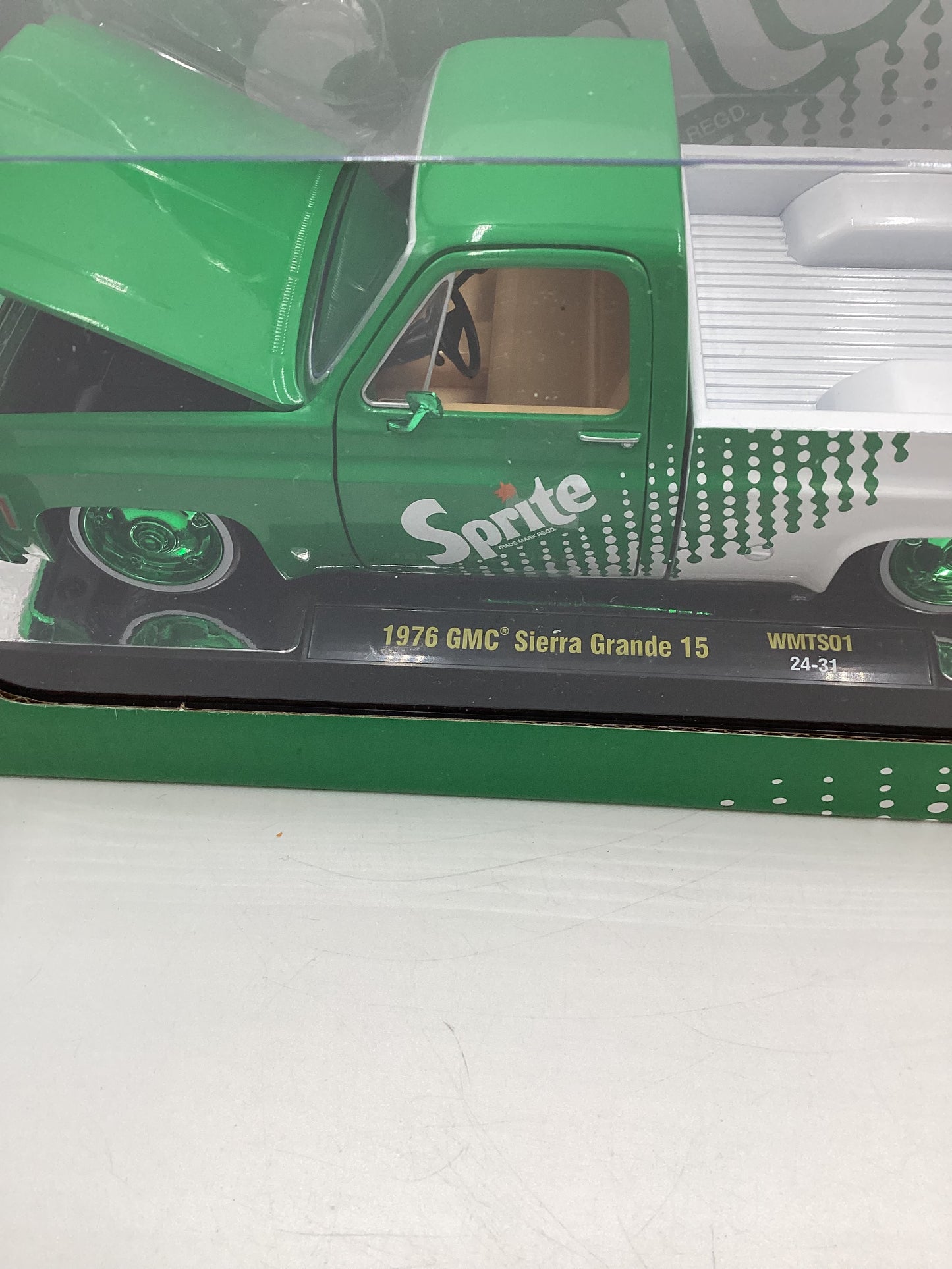 M2 Machines 1/24 Walmart Exclusive Sprite 1976 GMC Sierra Grand Green/White WMTS01 Chase