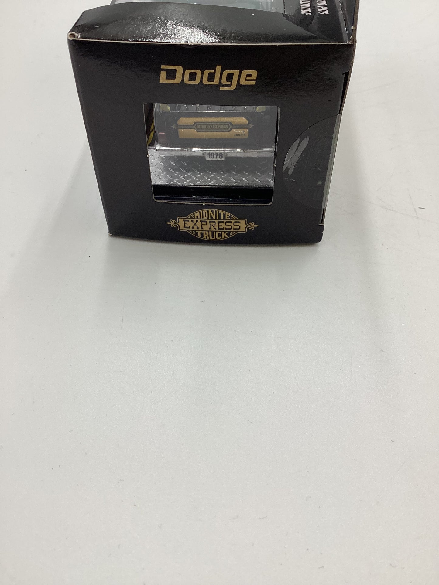 M2 Machines Midnite Express Truck 1978 Dodge Adventurer 150 WMTS18