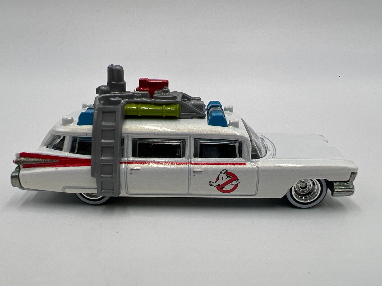 Hot Wheels 1/64 Premium Retro Entertainment Ghostbusters Ecto-1 White Loose