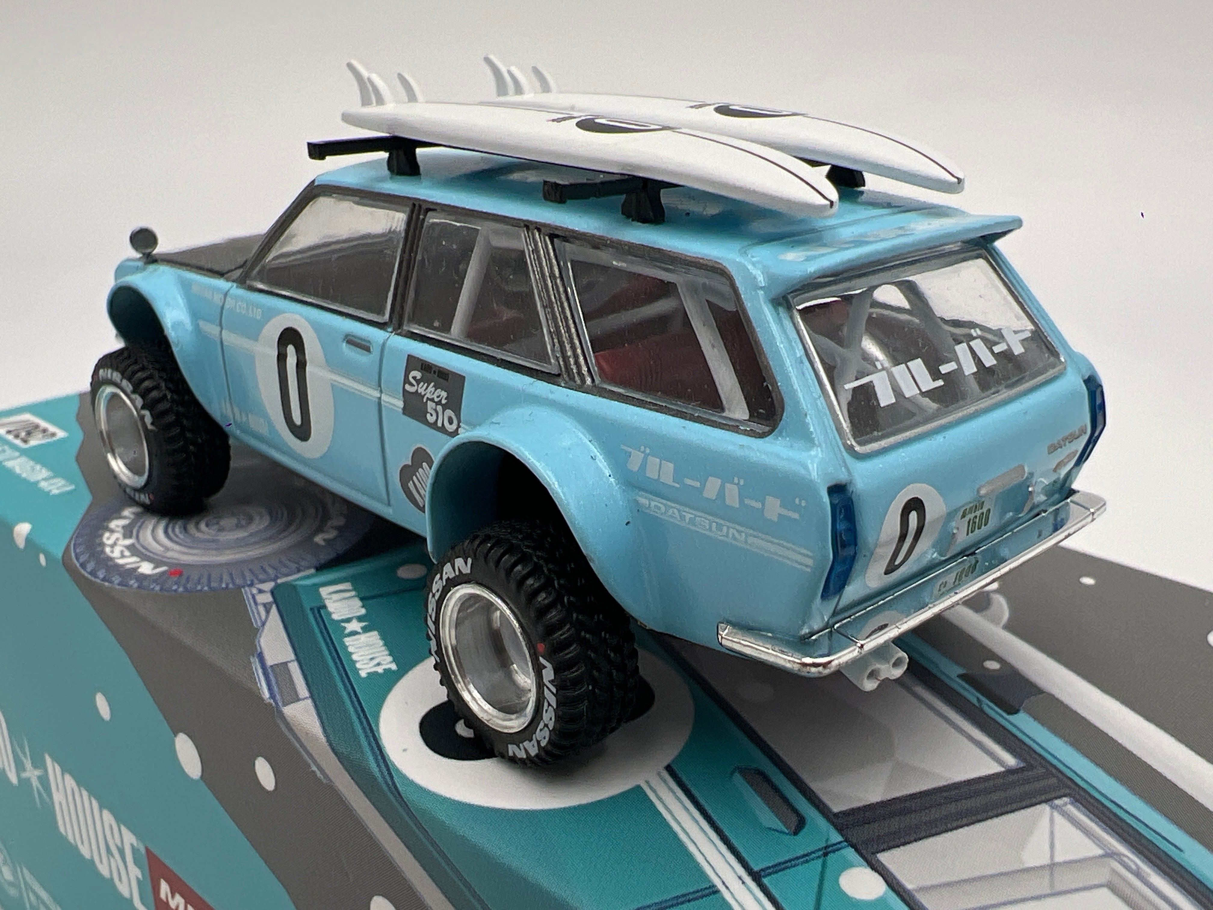 Mini GT x Kaido House #092 Datsun 510 Wagon 4x4 Holiday Winter