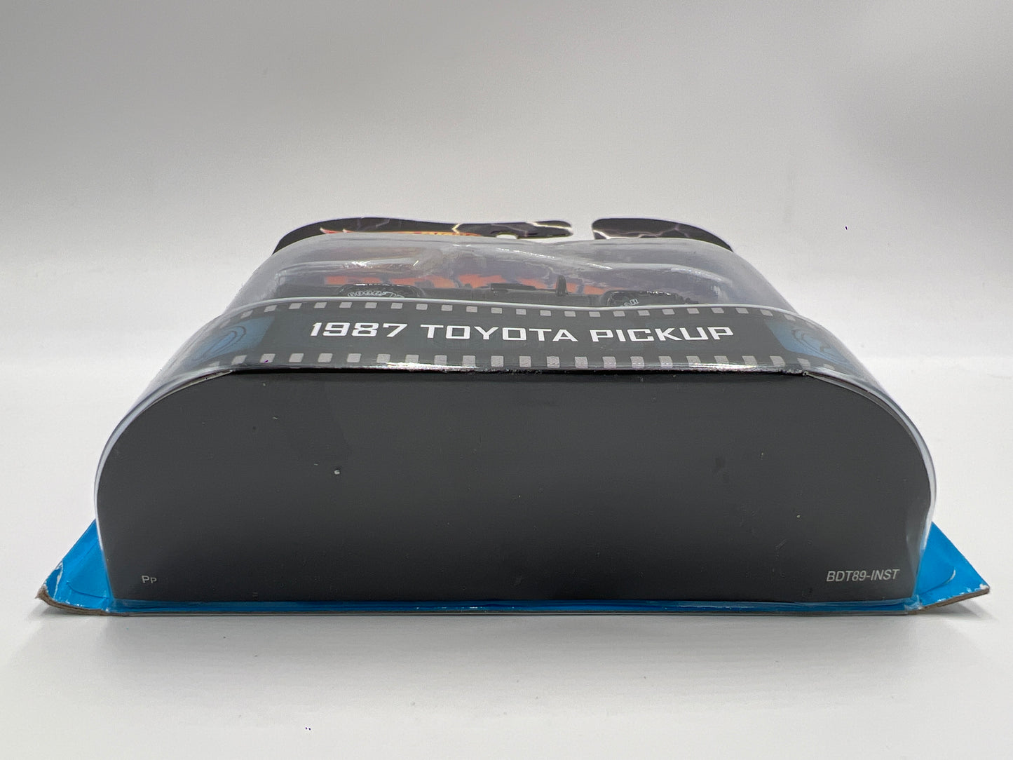 Hot Wheels Retro Entertainment Back To The Future 1987 Toyota Pickup Black W/Protector