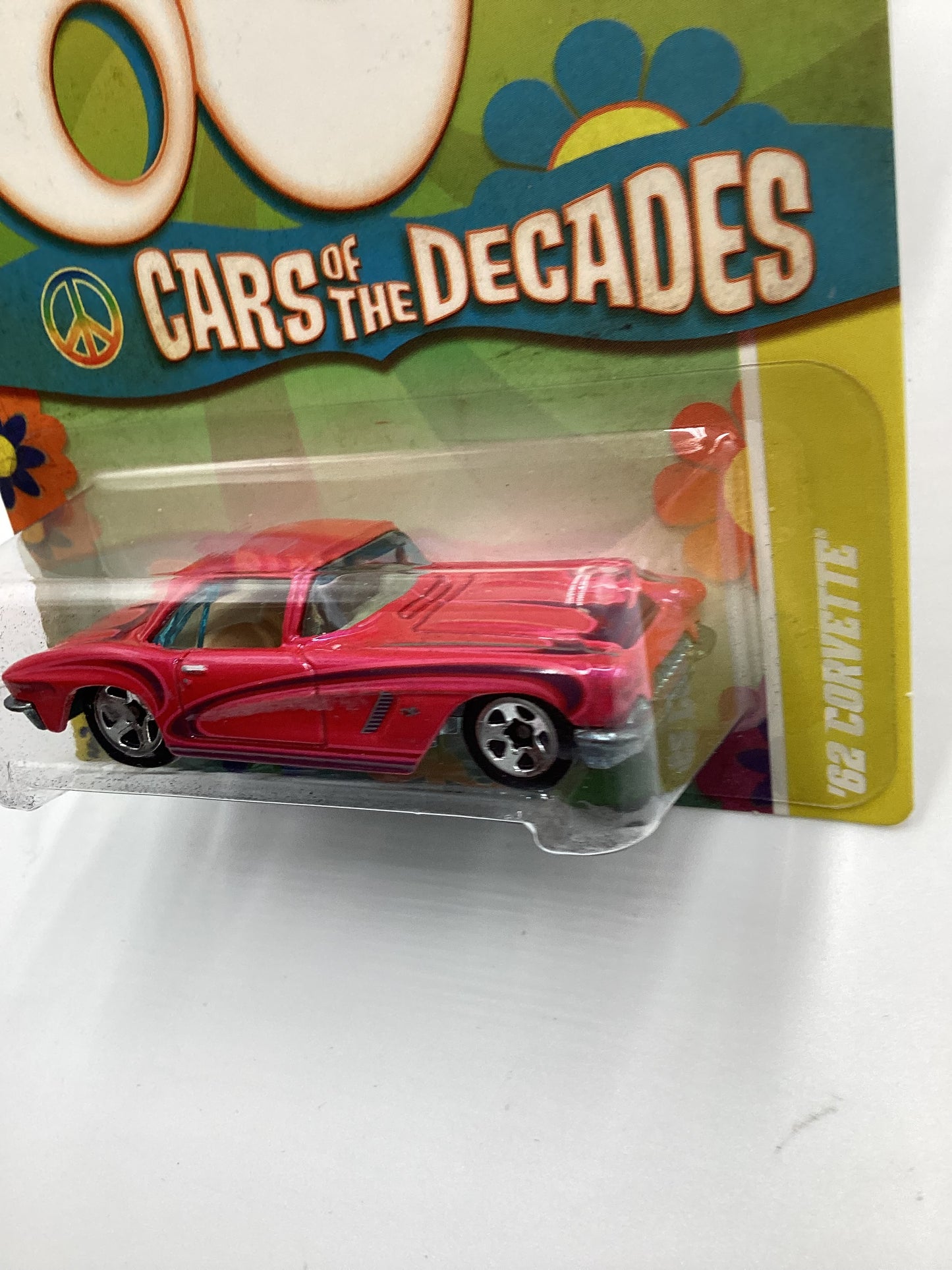 2011 Hot wheels The 60’s Cars of the Decade #16 62 Corvette Pink 157i