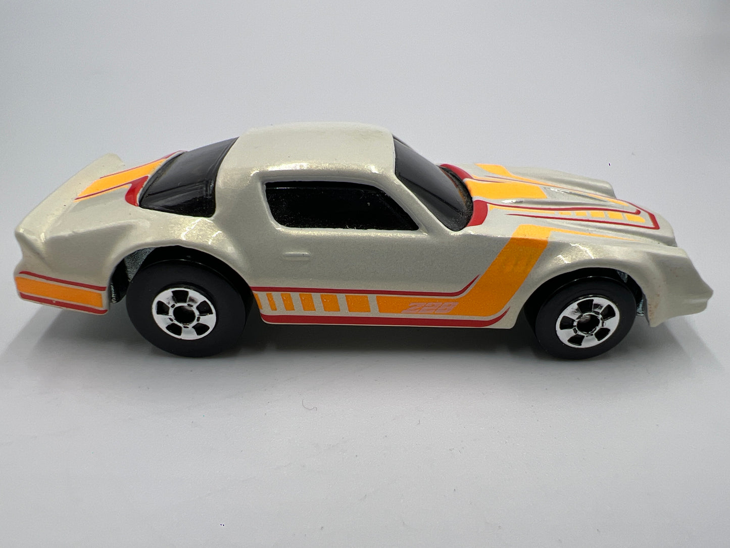 2011 Hot Wheels The Hot Ones 1982 Chevy Camaro Z-28 White Loose