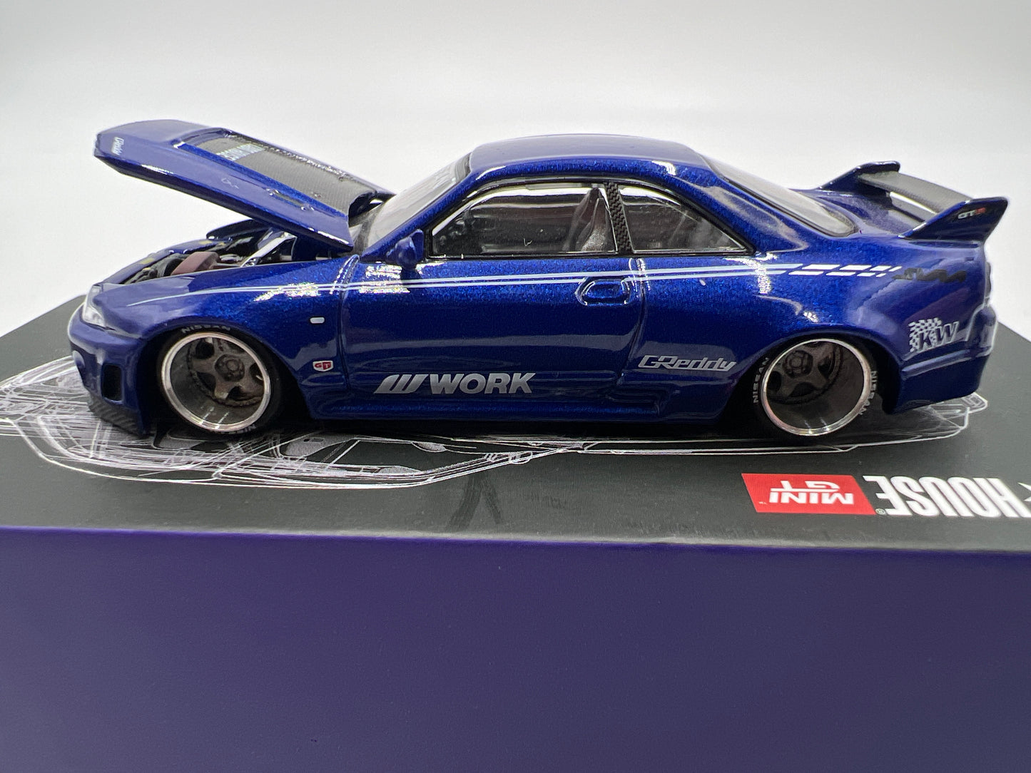 Mini GT Kaido House #089 Nissan Skyline GT-R R33 Kaido Works V2