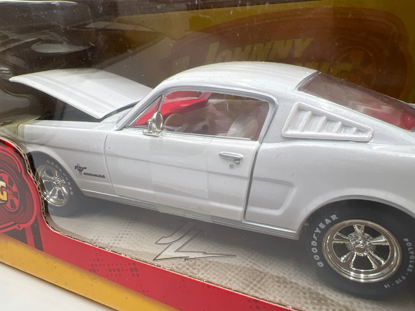 Johnny Lightning 1:24 Scale White Lightning Chase Muscle Cars R32 65 Ford Mustang White VHTF