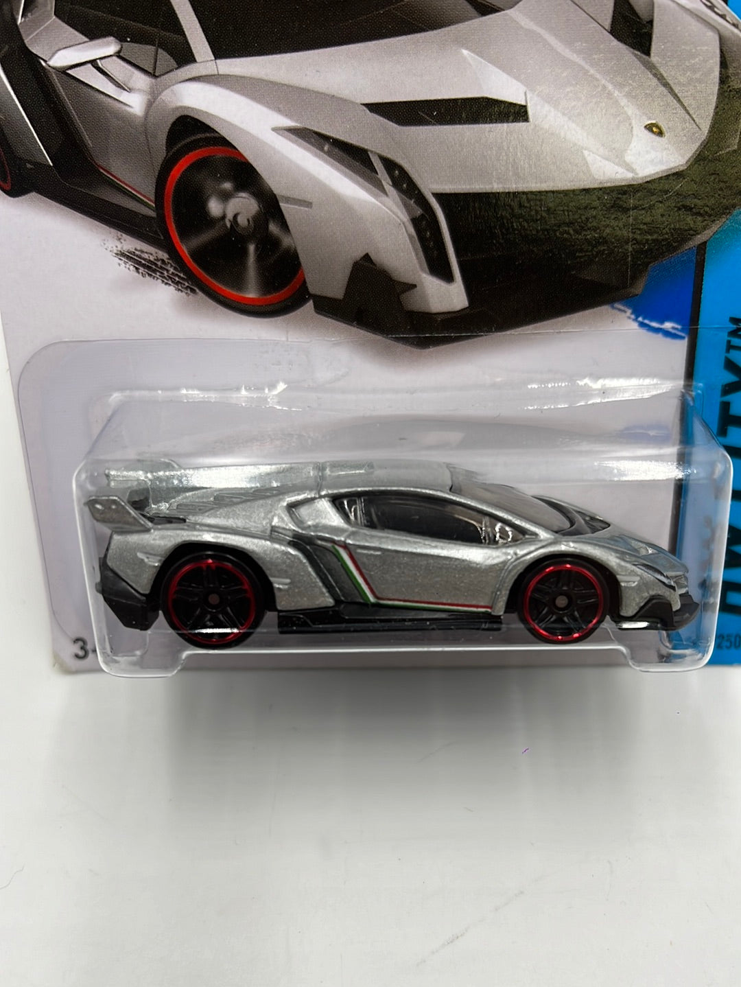 2014 Hot Wheels #37 HW City Lamborghini Veneno 102A