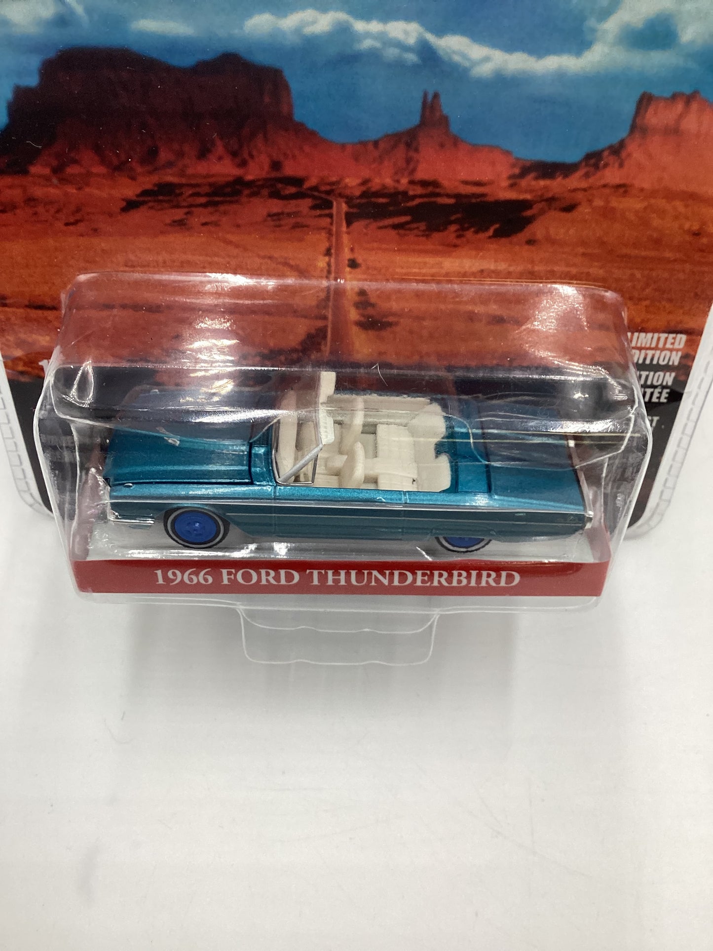 Greenlight Hollywood Series 34 Thelma & Louise 1966 Ford Thunderbird Blue Walmart Chase