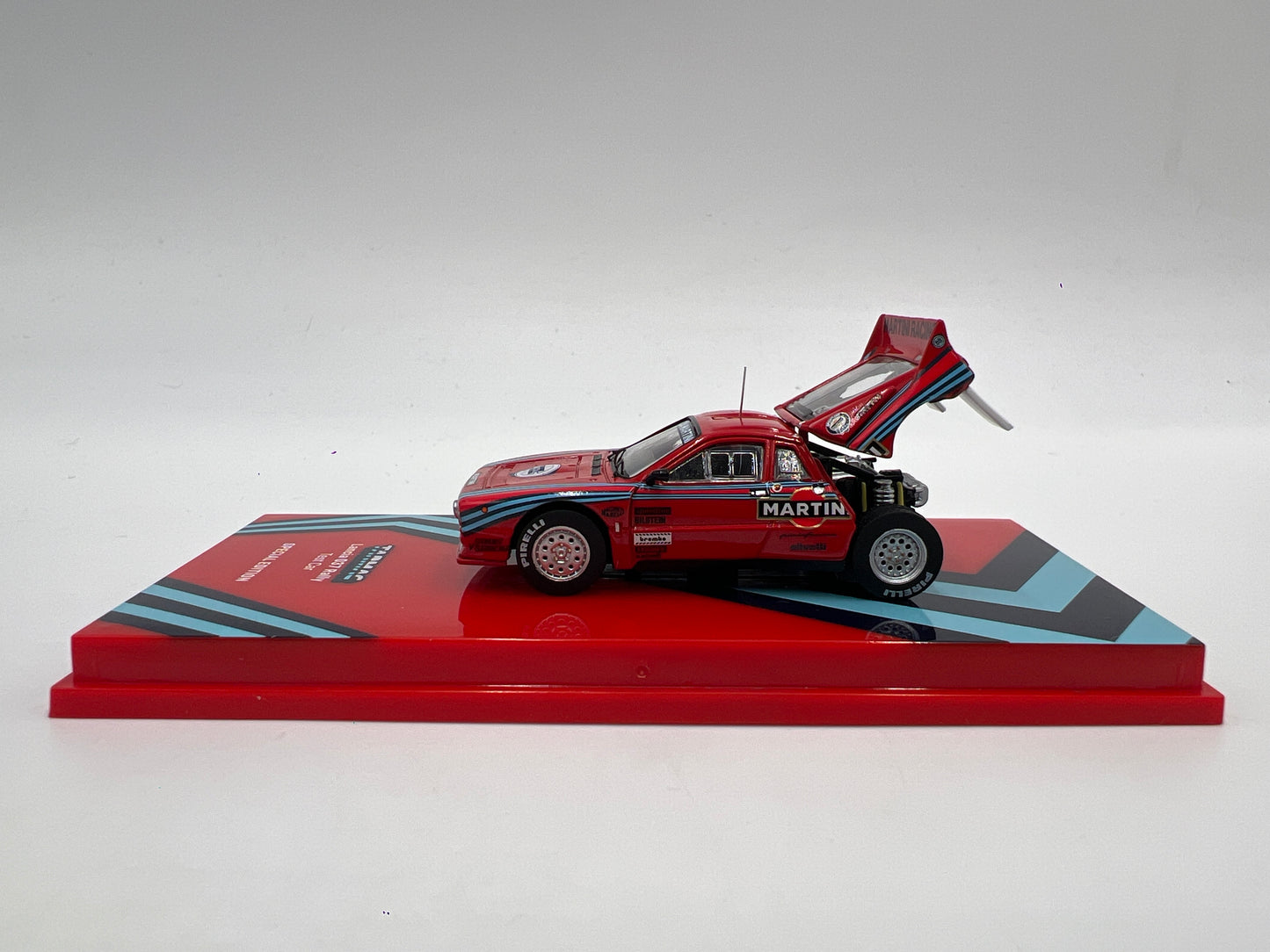 Tarmac Works x Hobby64+ Lancia 037 Rally Test Car Martini Special Edition