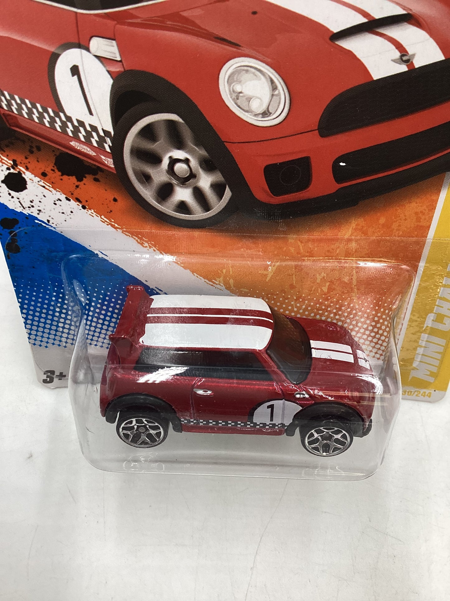 2011 Hot wheels #30 Mini Challenge Red Light 64C