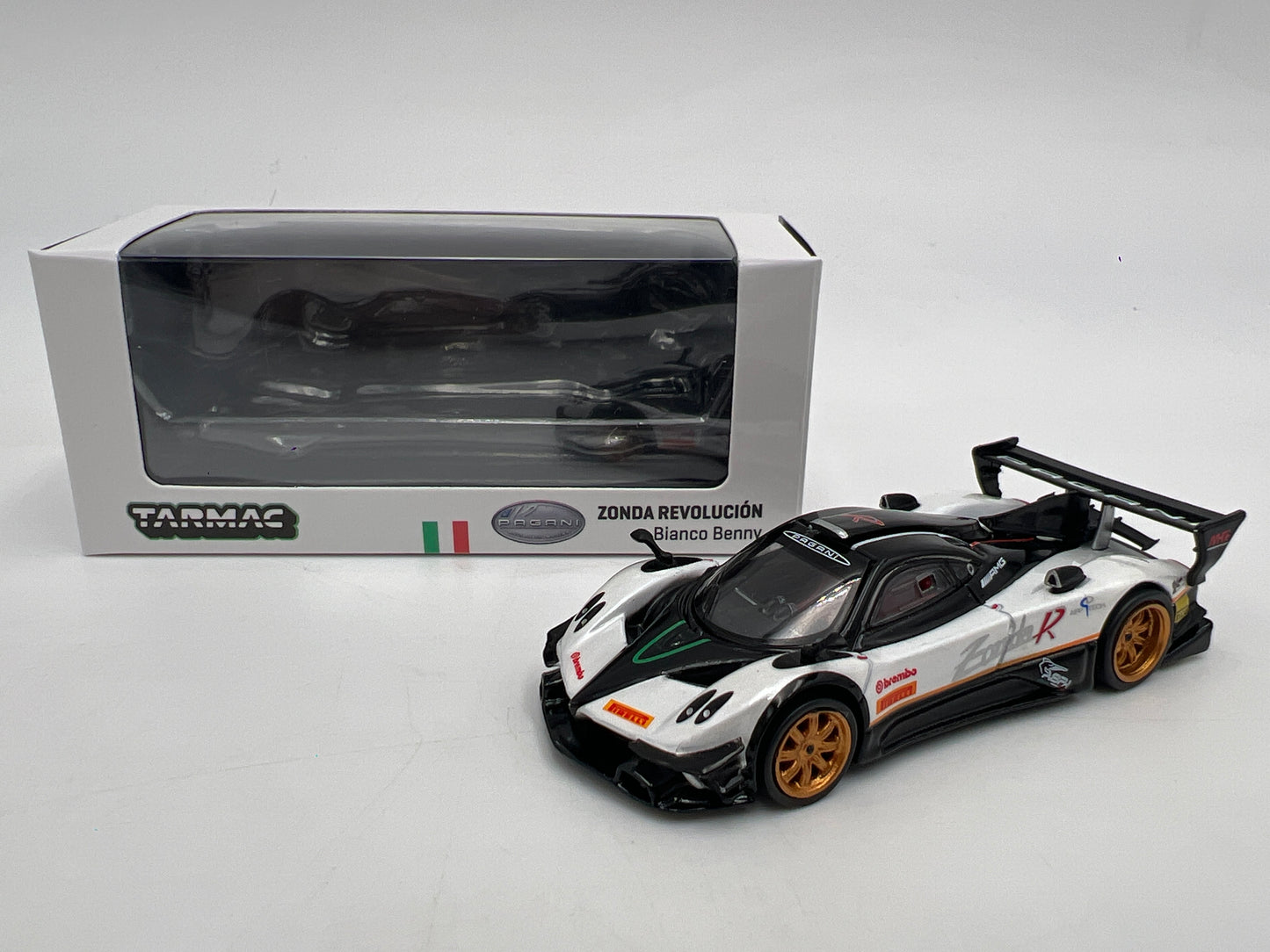 Tarmac Works x Global 64 Pagani Zonda Revolucion Bianco Benny White