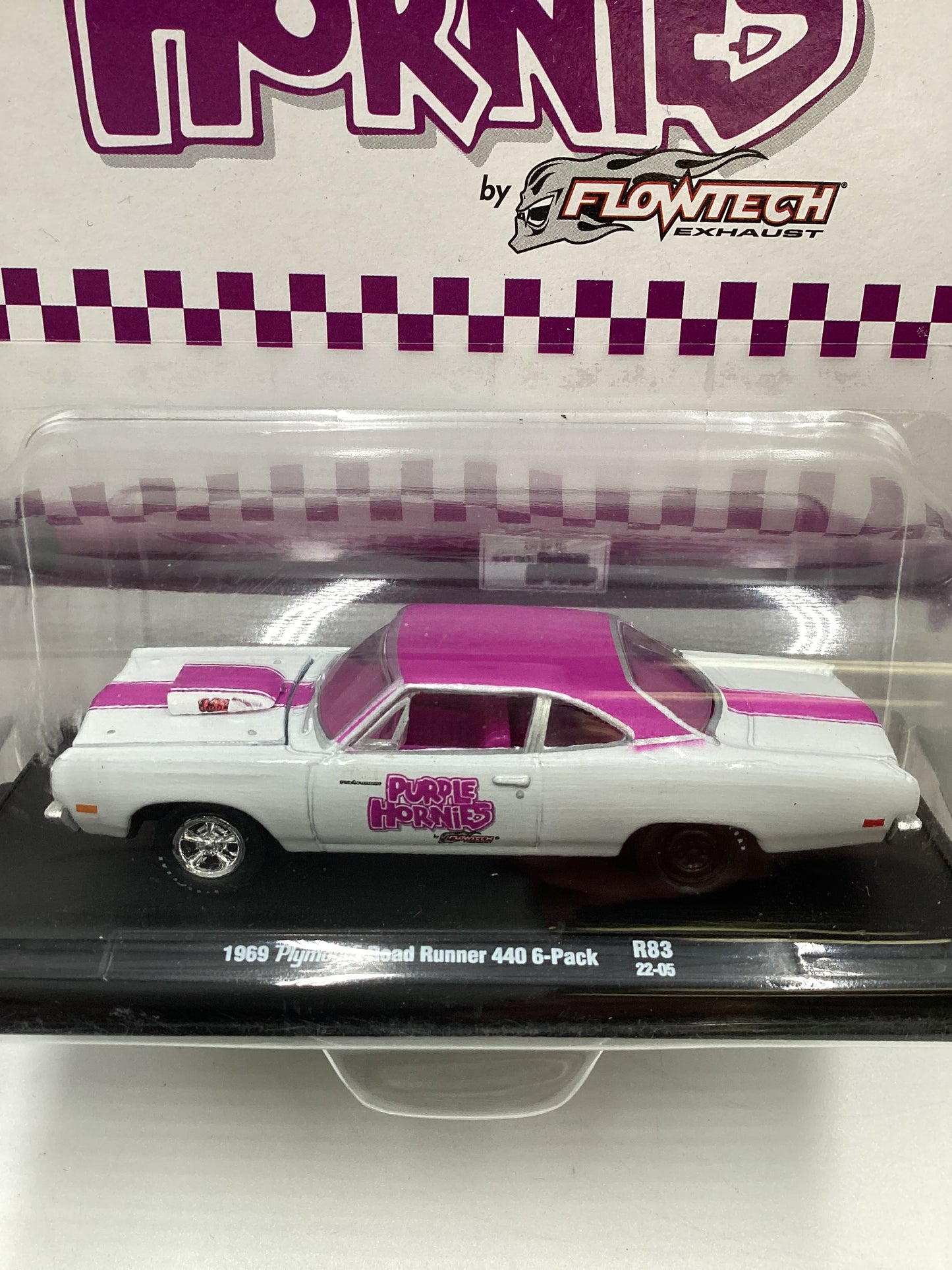 M2 Machines Auto Driver Purple Hornies 1969 Plymouth Road Runner 440 6-Pack White R83 191B