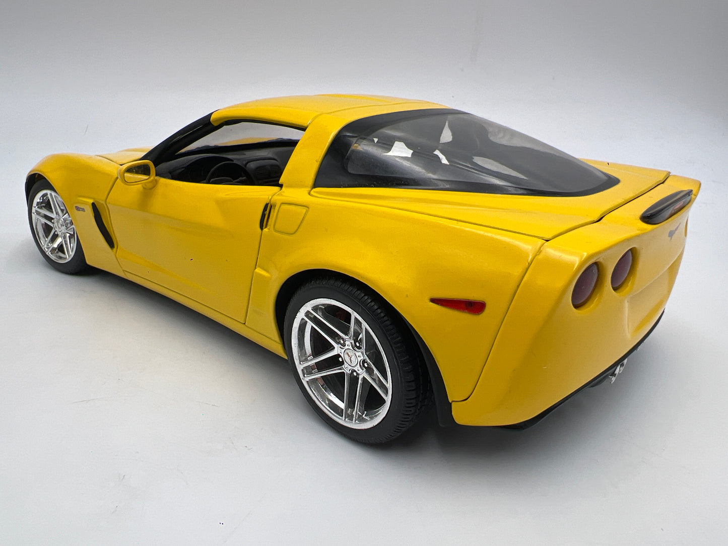 Hot Wheels Elite 1:18 Scale 2006 Corvette C6 Z06 Yellow Loose VHTF