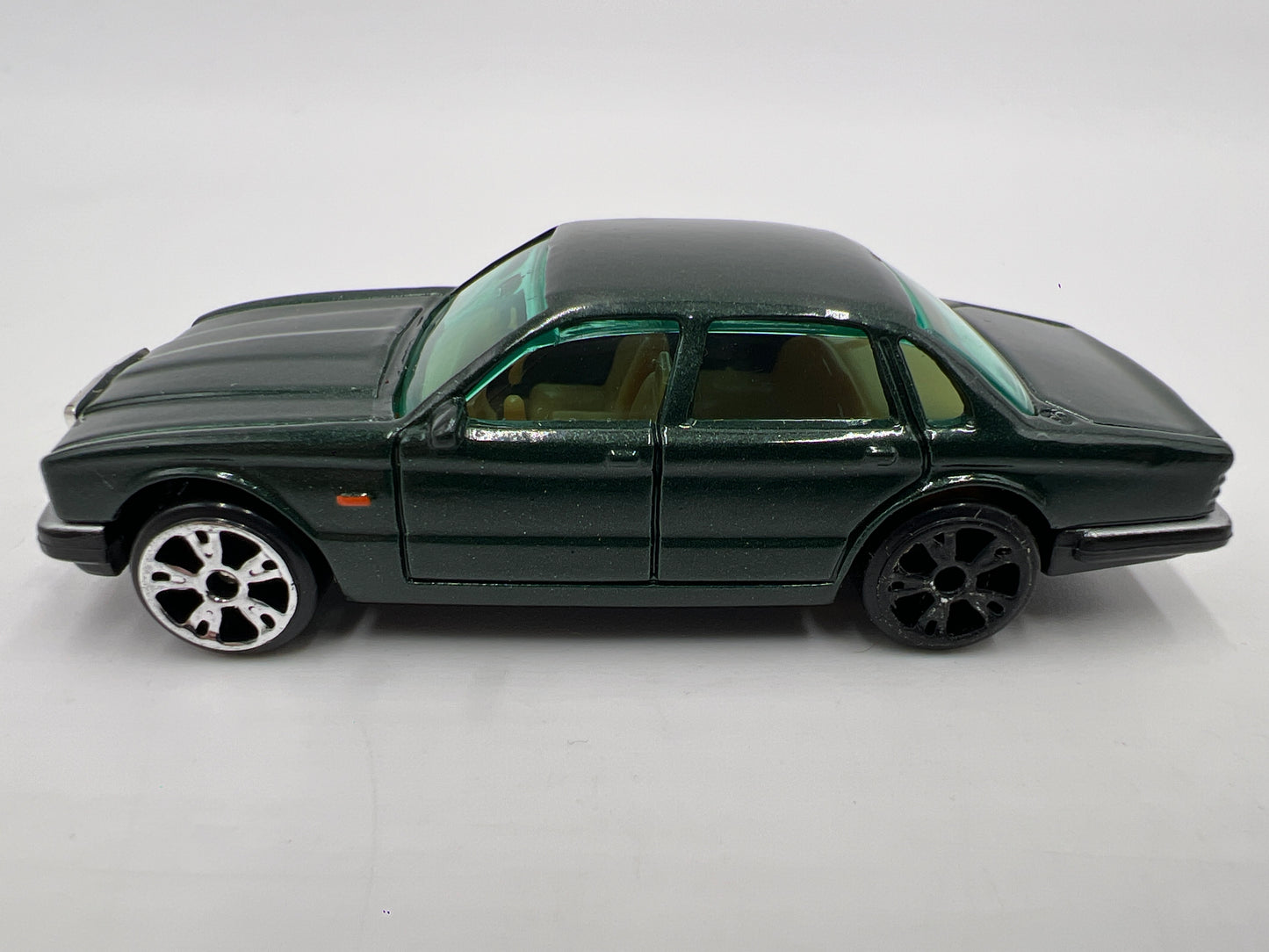 Matchbox 1/64 Superfast #57 Jaguar XJ6 Green Loose
