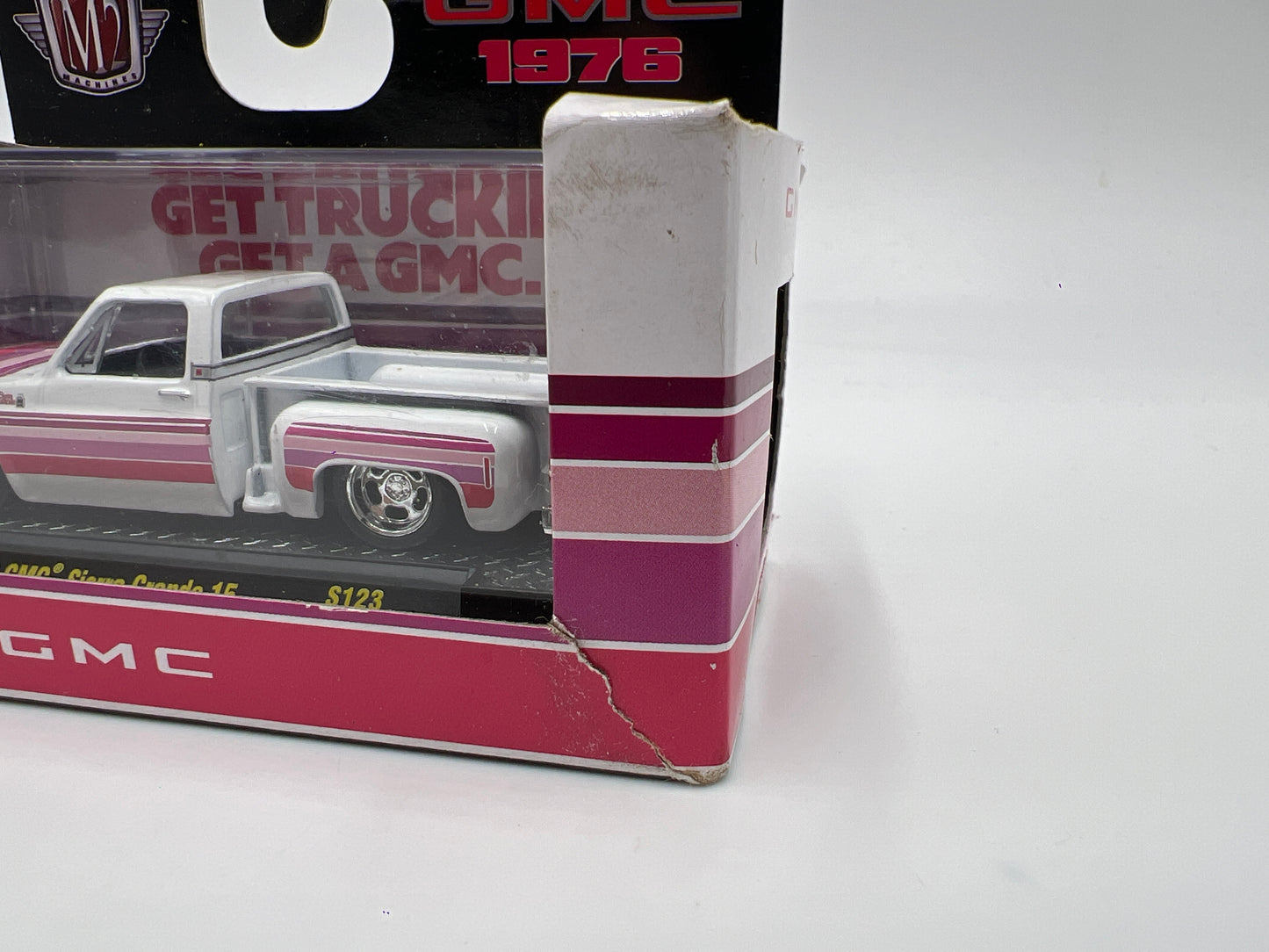 M2 Machines OReillys Exclusive 1976 GMC Sierra Grande 15 White/Pink W/Protector Bad Box S123