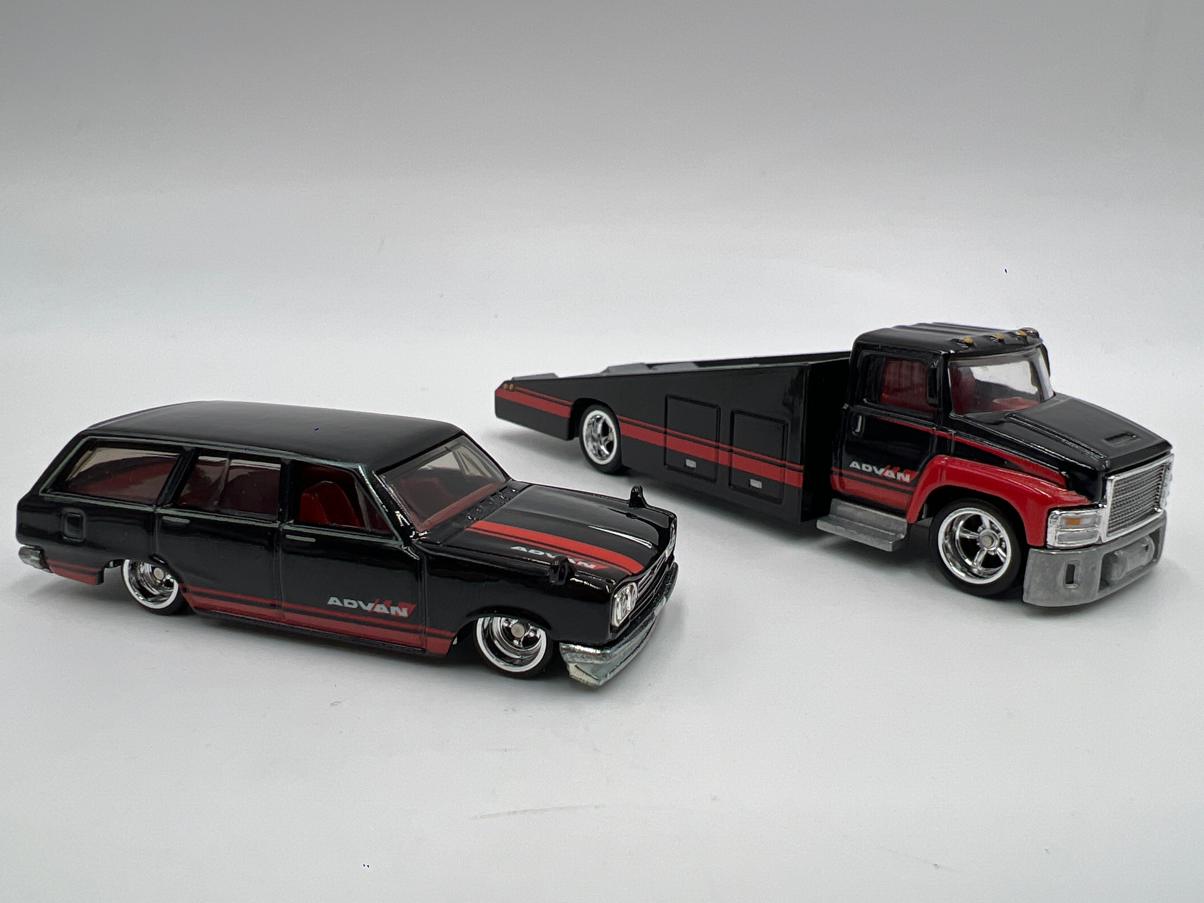 Hot Wheels 1/64 Premium Team Transport Advan 69 Nissan Skyline Van Hot Wheels 1/64 Premium Team Transport Advan 69 Nissan Skyline Van