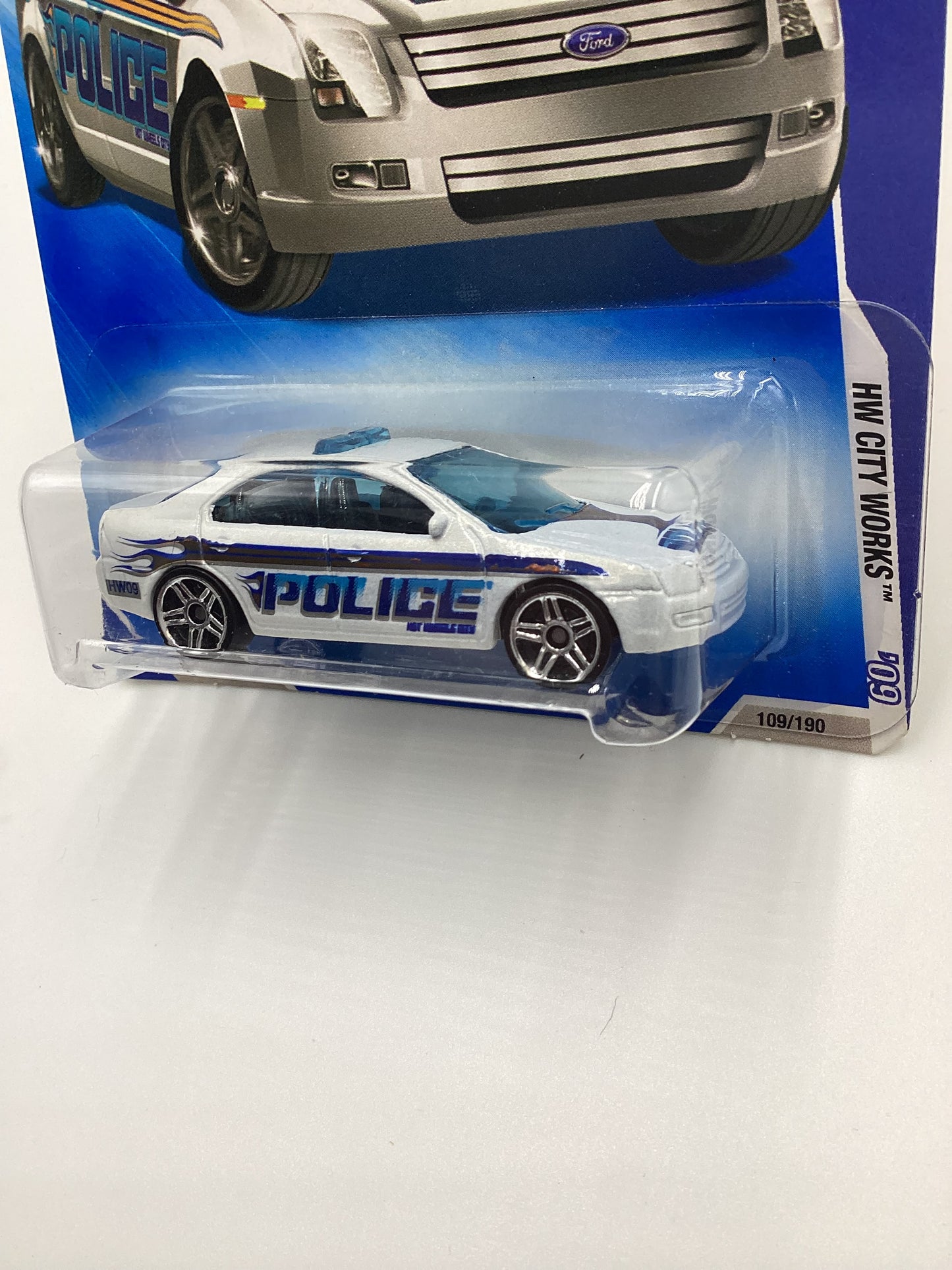 2009 Hot Wheels #109 Ford Fusion Police White 35F