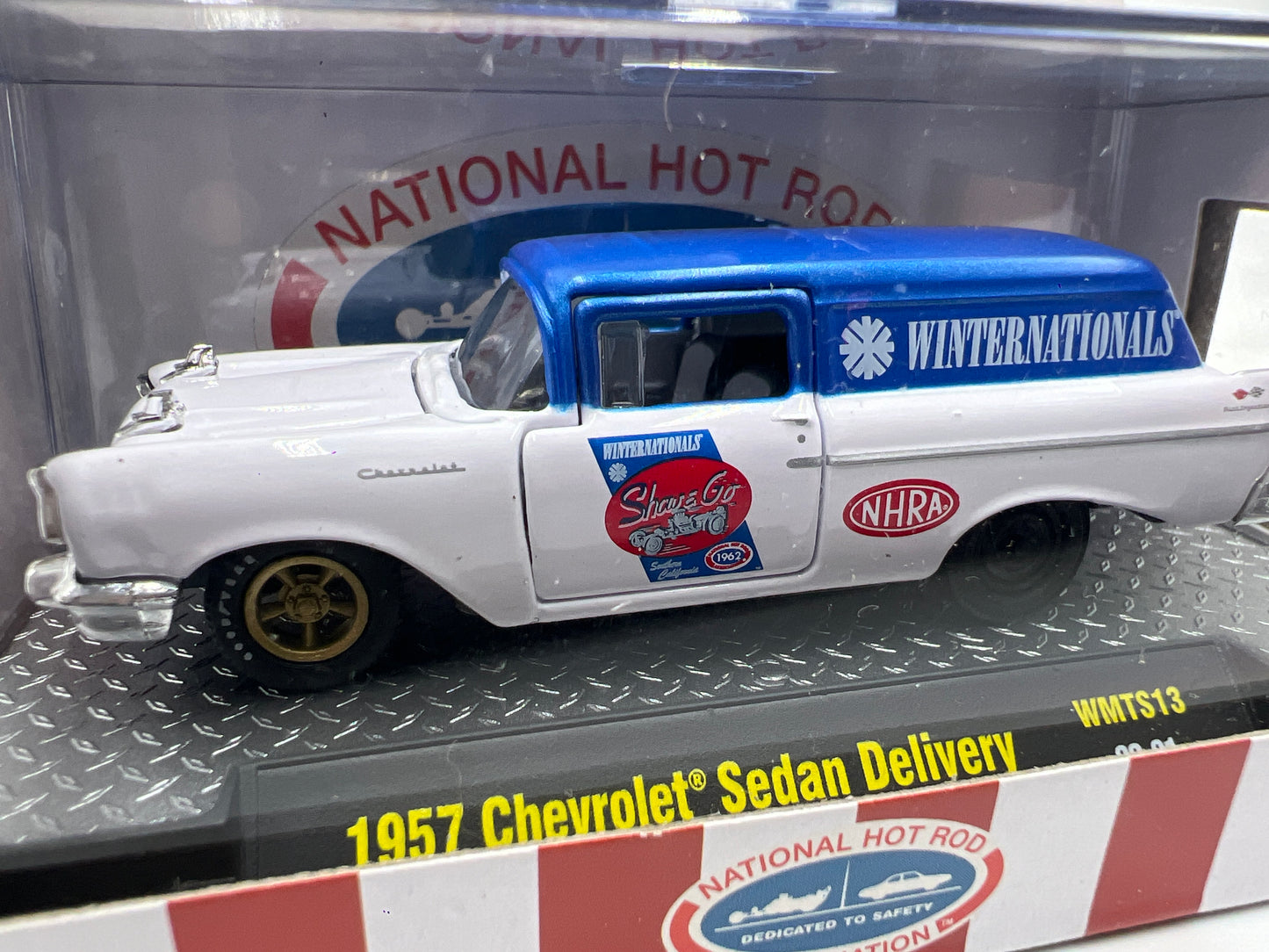 M2 Machines Walmart Exclusive NHRA 1957 Chevrolet Sedan Delivery White/Blue WMT13