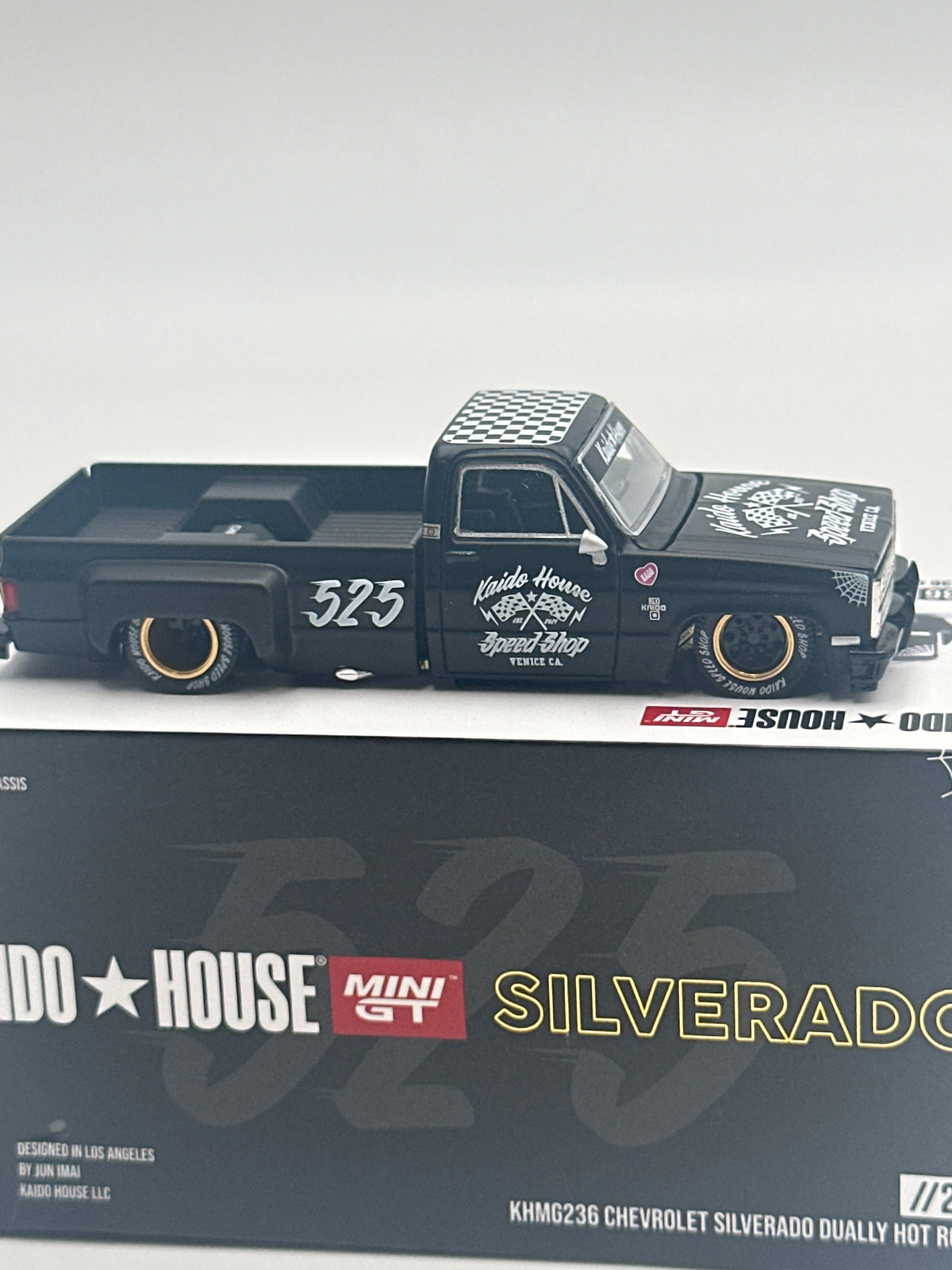 Mini GT Kaido House #236 Chevrolet Silverado Dually Hot Rod V1