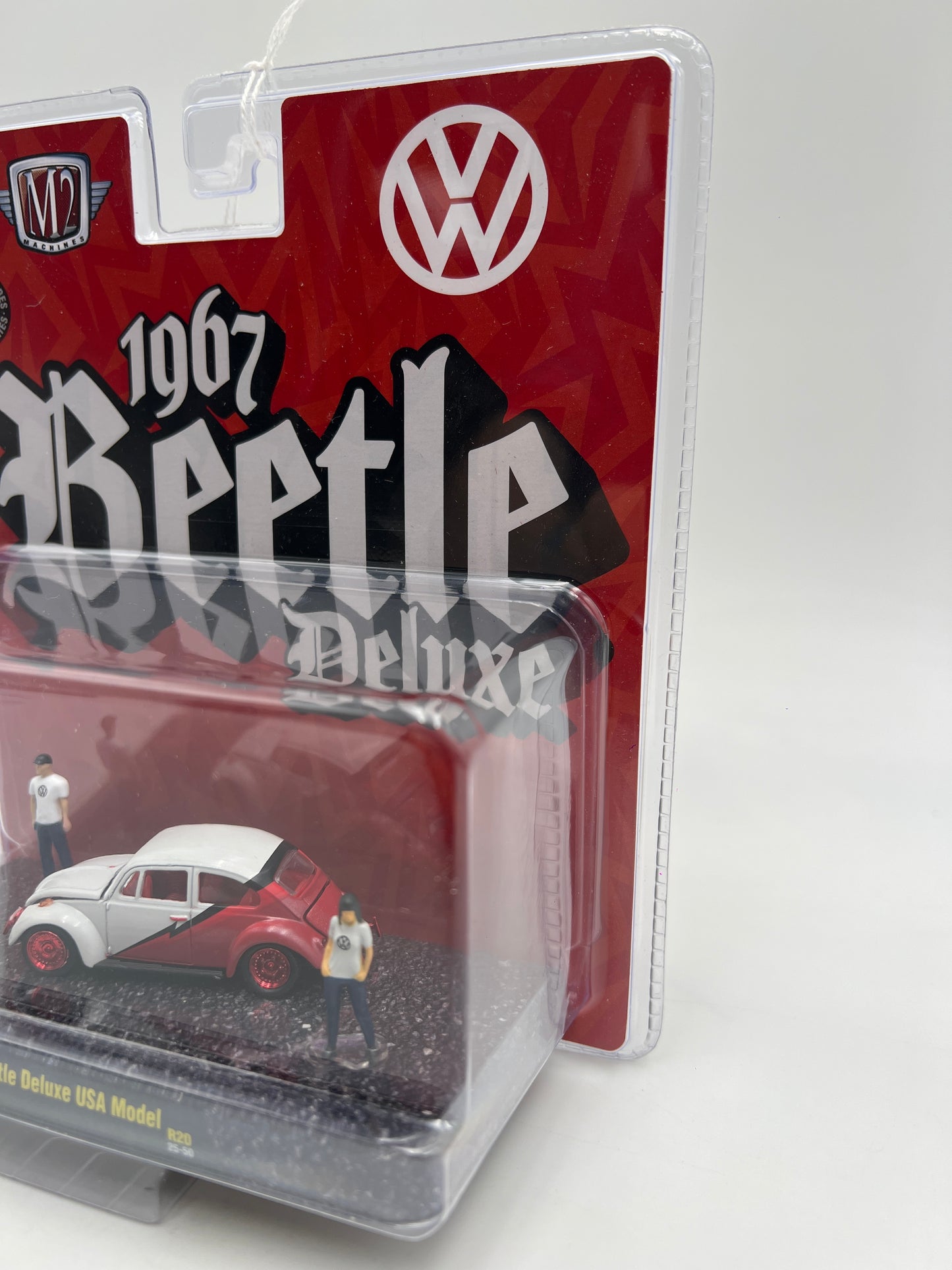 M2 Machines Diorama R20 CHASE 1967 VW Beetle Deluxe USA Model